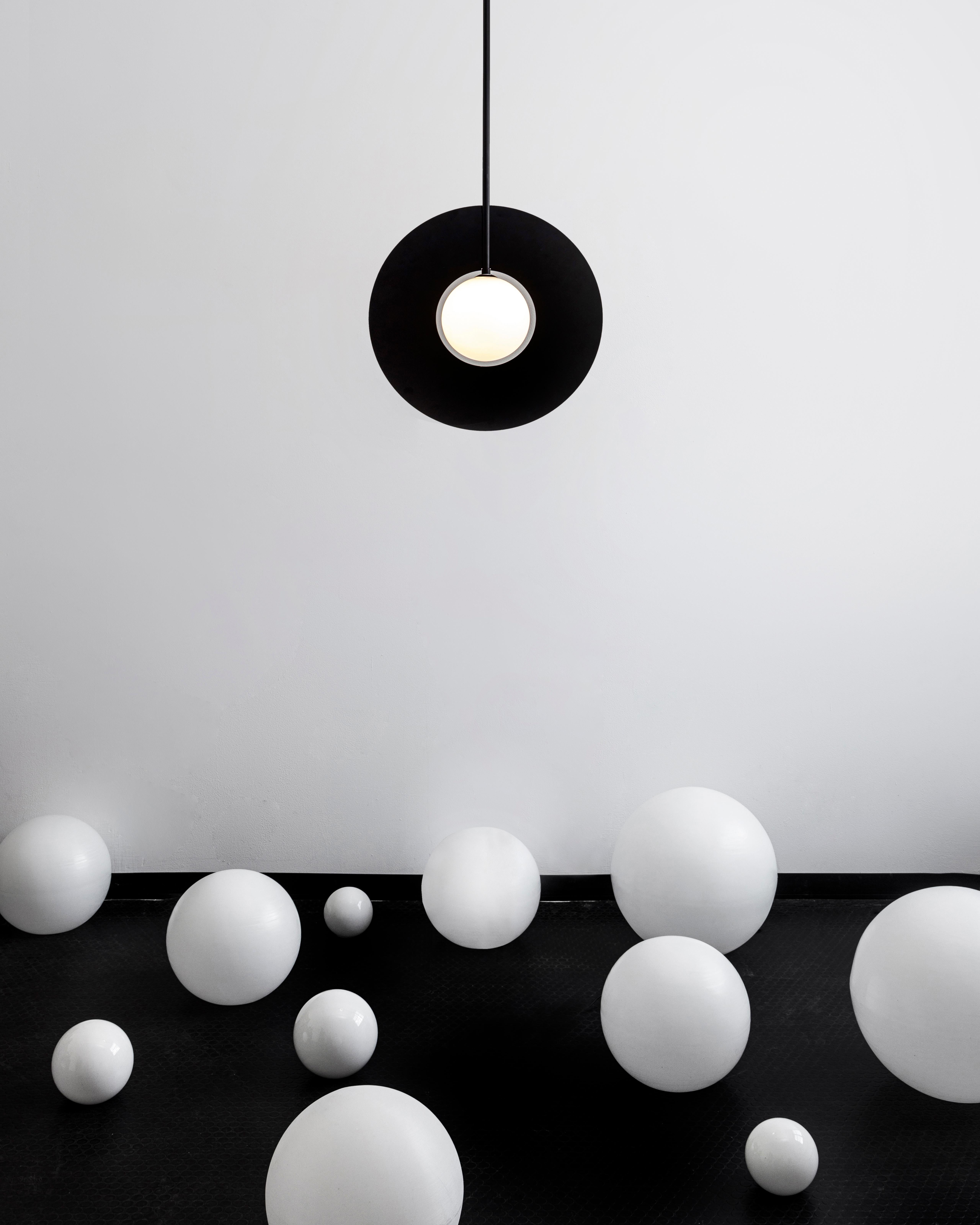 Saturn has always interested me, and it was only natural that the shape of the ring and its circle would inspire the new lighting collection.
Looking at the front view, it is difficult to understand the play of light that passes through the
