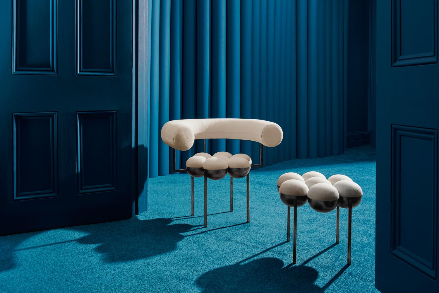 XXI secolo e contemporaneo Pouf Saturno piccolo, struttura in ottone spazzolato e lana rosa di Lara Bohinc in vendita