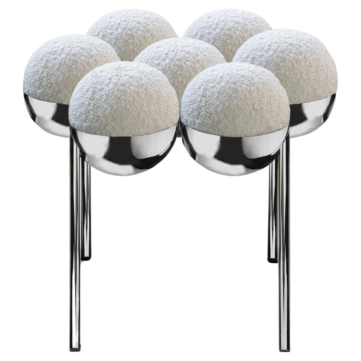 Pouf Saturn Small, ottomano, moderno, scultoreo, struttura cromata e bouclé avorio