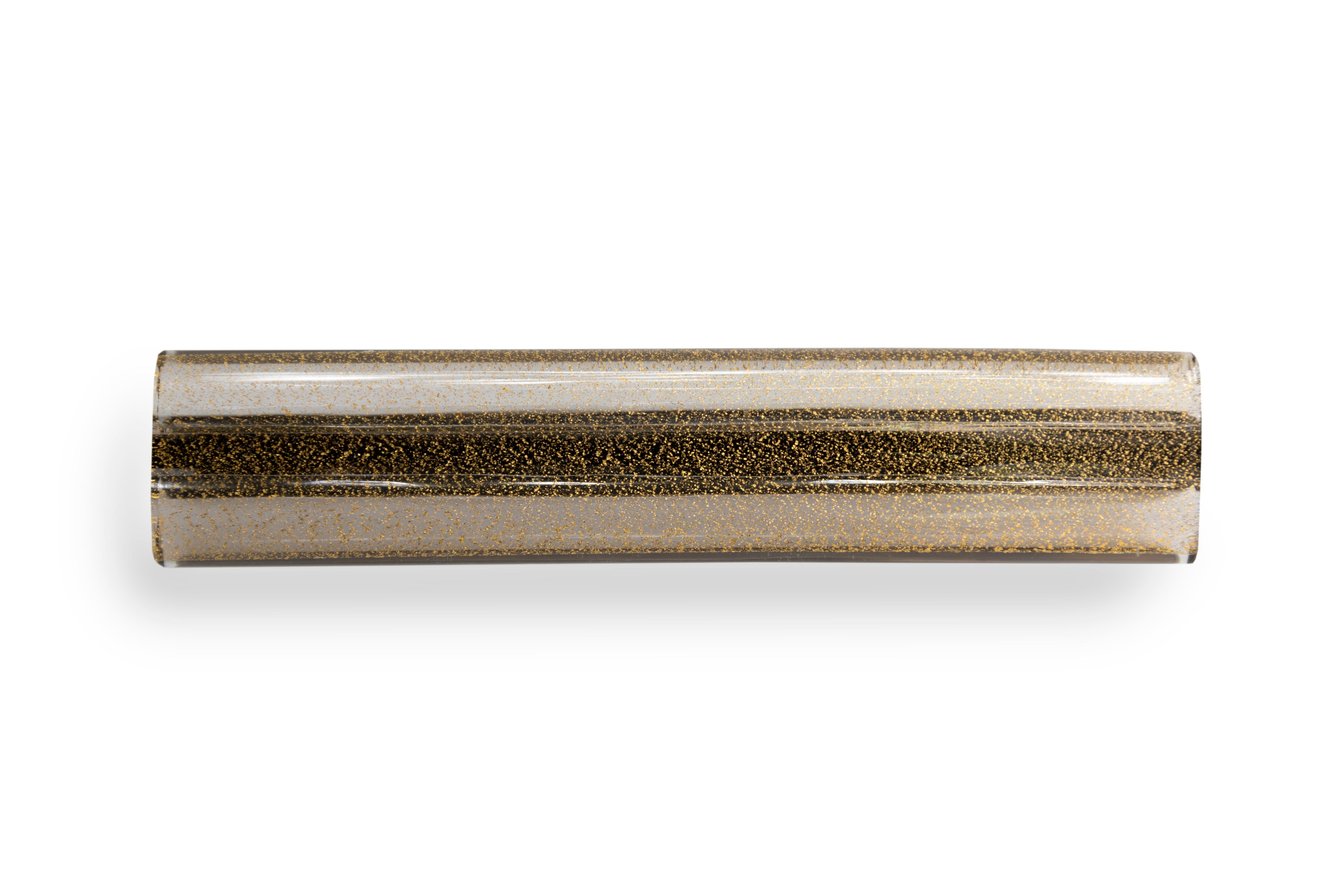 Der Saturn Pull ist ein schlanker Glaszug mit einer geschichteten Sommerso-Technik.
Der Griff eignet sich für eine Vielzahl von Anwendungen im Innenbereich, wie z. B. Schränke, spezielle Tischlerarbeiten, Schränke und Möbel.

Erhältlich in Grau