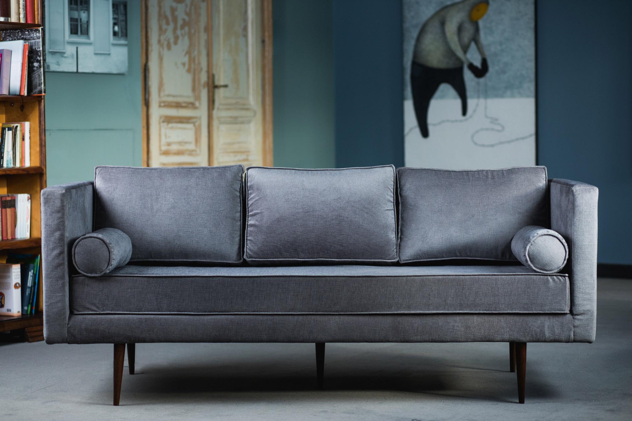 Saturn Sofa from Europe In New Condition For Sale In Budapest, HU