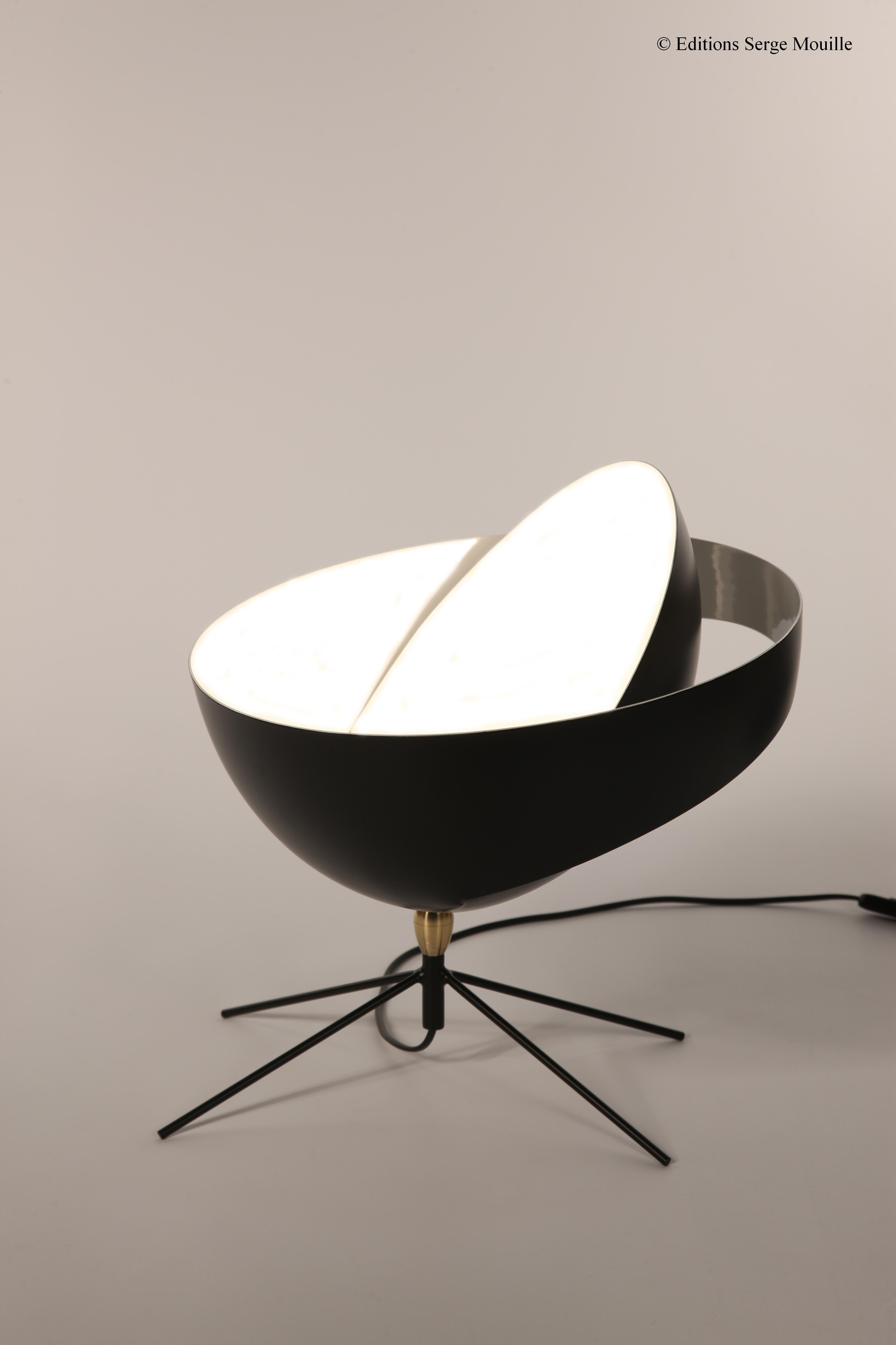 Saturn table lamp by Serge Mouille
Dimensions: D 41 x W 39 x H 40 cm
Materials: Brass, steel, aluminum
One of a King. Numbered.
Also available in different color.

All our lamps can be wired according to each country. If sold to the USA it