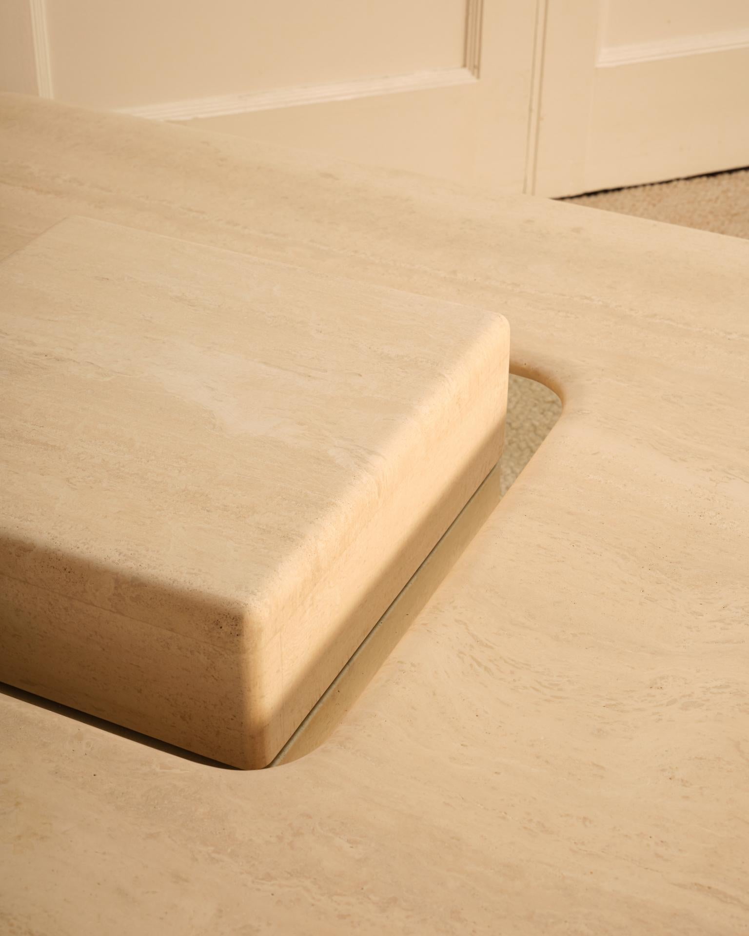 Saturne travertine coffee table - Berraldacci In Good Condition For Sale In Paris, FR