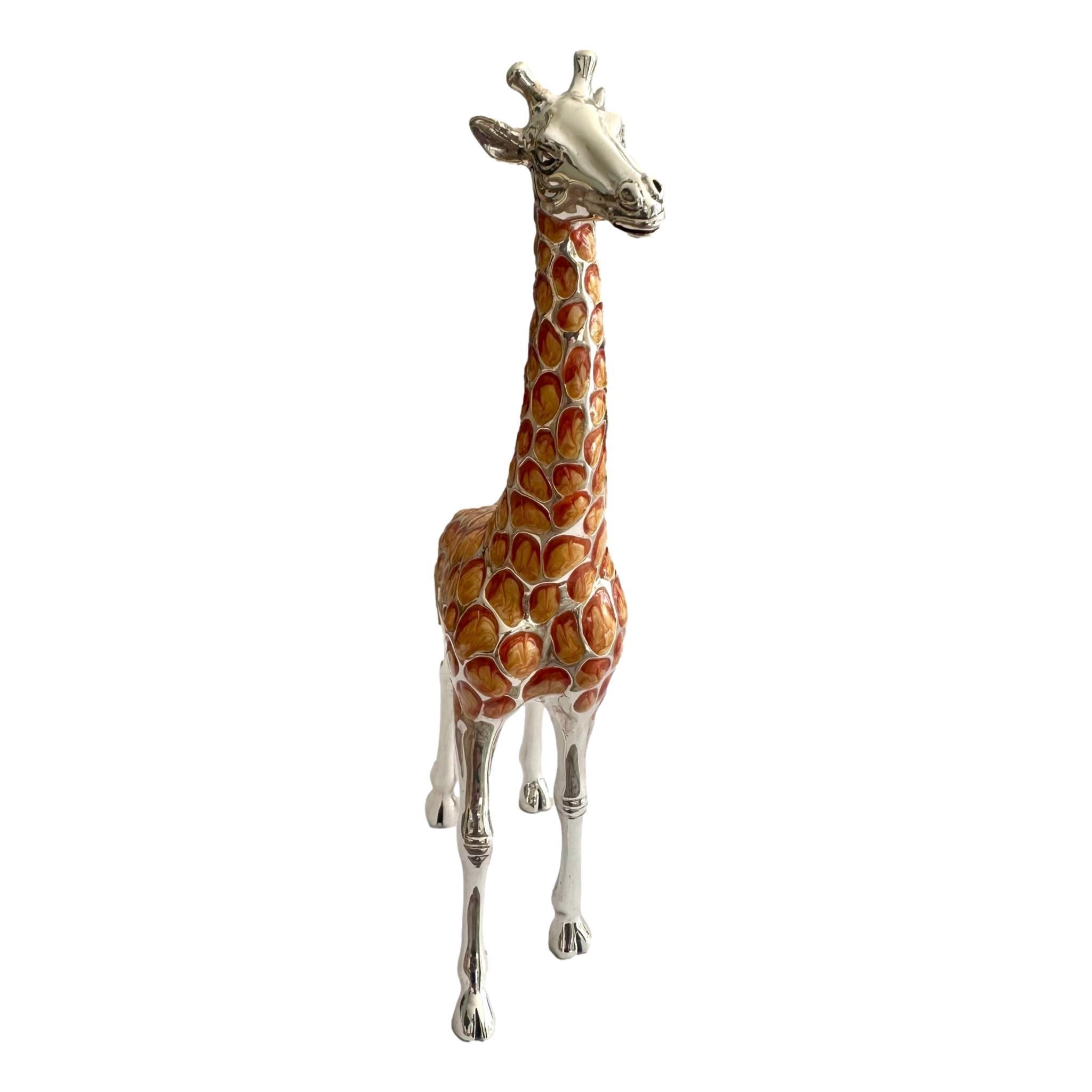 Saturno - Ornamento a forma di Giraffa grande dipinto a mano in argento sterling

Realizzato in Italia in argento massiccio 925 e dipinto a mano con smalto.

e una lacca protettiva

(non è necessario lucidare!)

Un cucciolo di giraffa più piccolo è