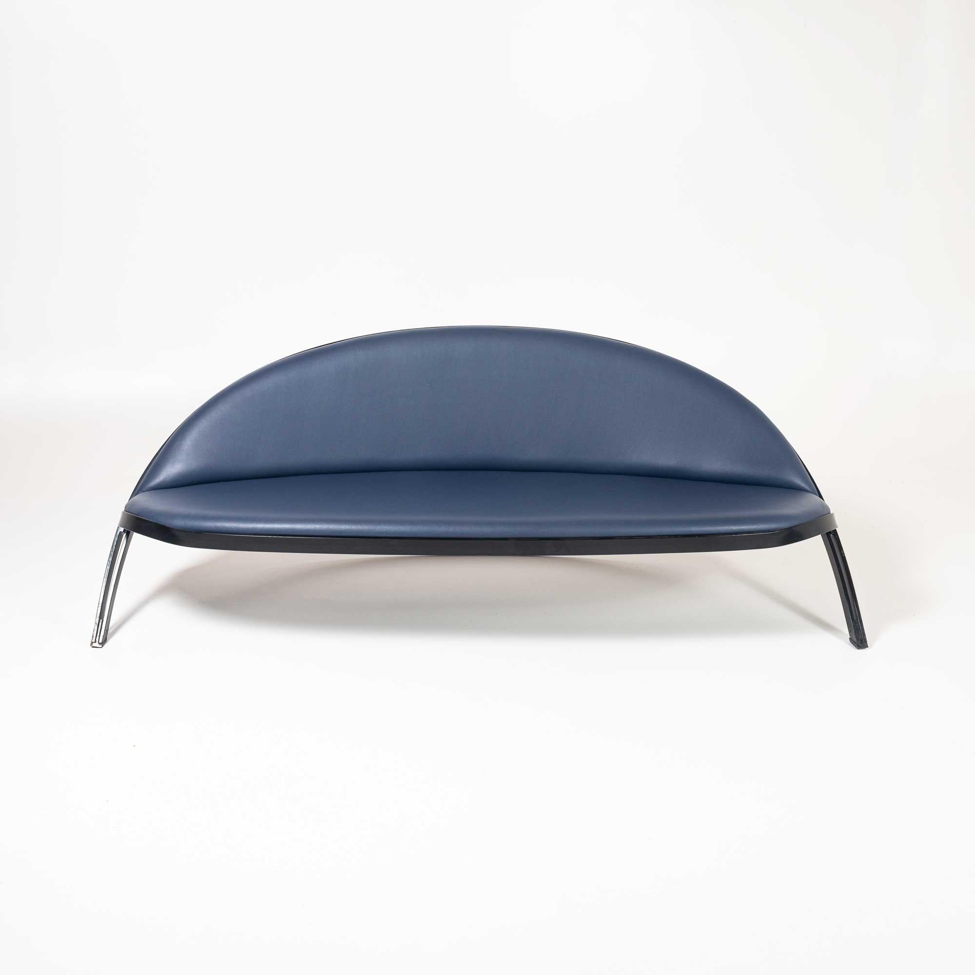 Progettato nel 1958, il Saturno Sofa è stato uno dei design più iconici di Gastone Rinaldi, una figura di spicco del design italiano insieme a Gio Ponti, Ettore Sottsass e Marco Zanuso. 

Il divano Saturno fa ora parte della Collezione di Arte