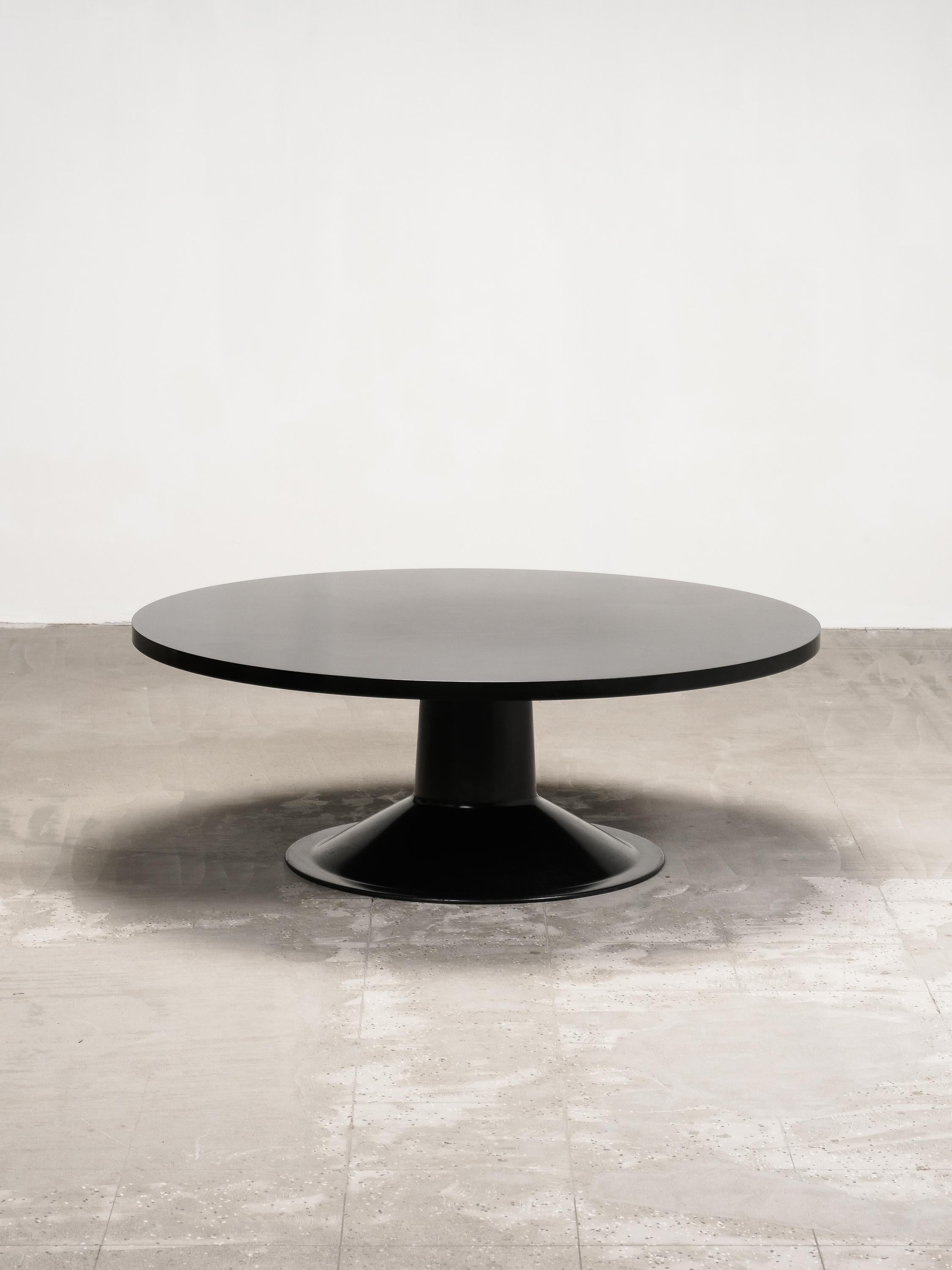 A rare and sculptural piece of Finnish modernist design, the ‘Saturnus’ coffee table was designed by celebrated architect and designer Yrjö Kukkapuro for Haimi in the 1970s. Known for his forward-thinking approach and ergonomic design philosophy,