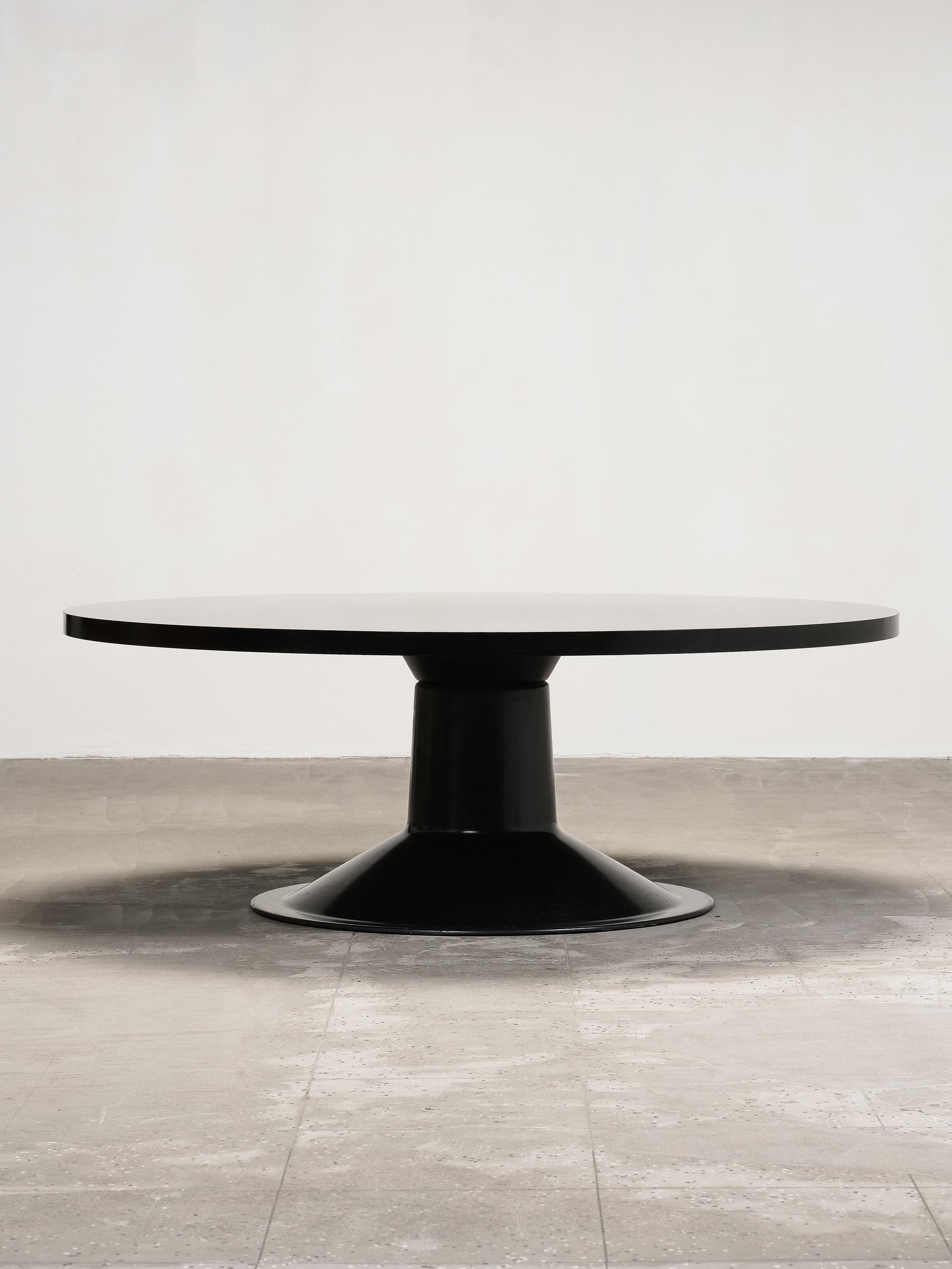 ‘Saturnus’ Black Round Coffee Table by Yrjö Kukkapuro for Haimi, Finland, 1970s In Good Condition For Sale In Karis, Nyland
