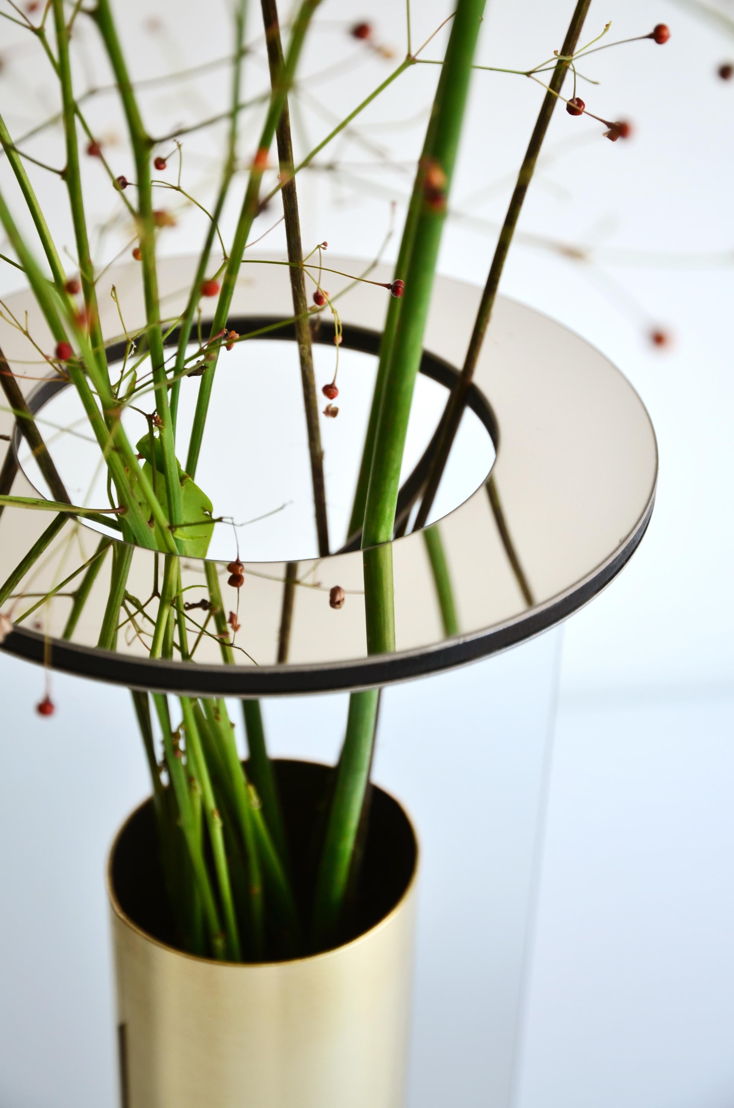 Saturnus is the new collection of vases by Atlasproject.

Inspired by the six planet of solar system with its incredible ice rings, the Saturnus collection is characterized by the extremely modern essentiality of the design and the highly original
