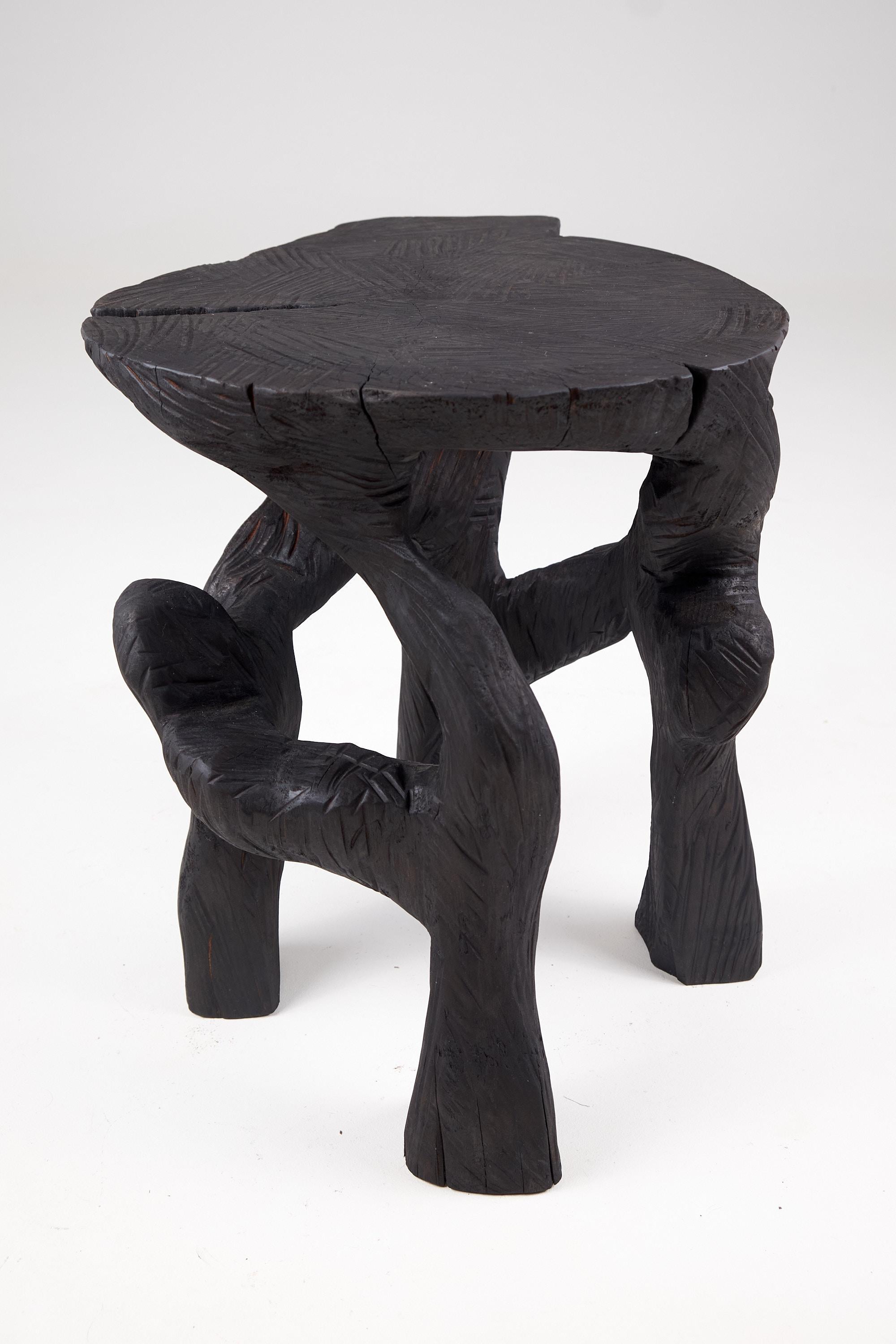 Satyrs, Massivholz-Skulptur, Beistelltisch Original Contemporary Design (Holz) im Angebot