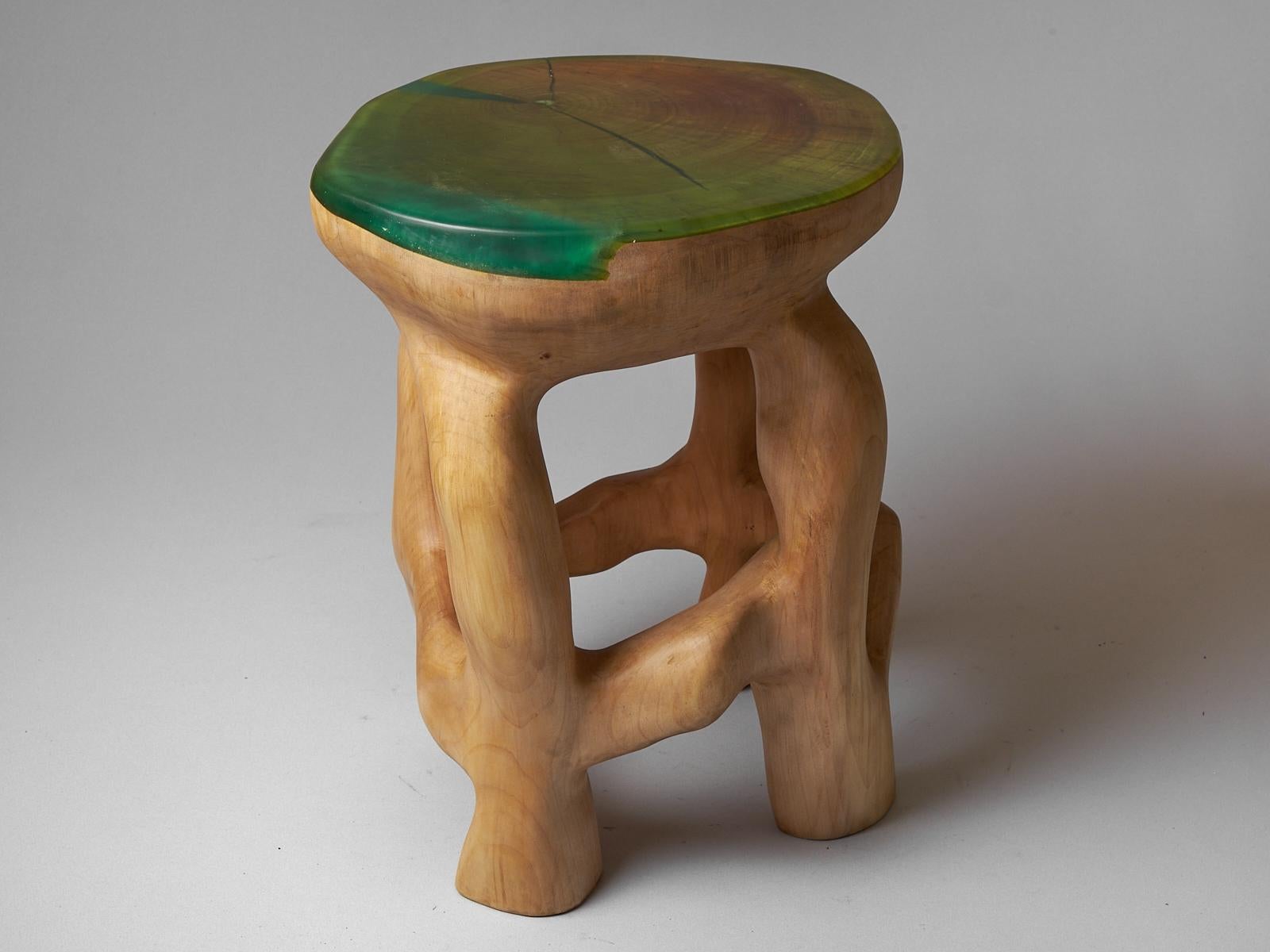 XXIe siècle et contemporain Satyres, table d'appoint sculpturale en bois massif, design contemporain original, Lognitur en vente