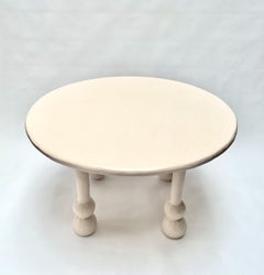 Mesa de comedor Saucer de yeso y fibra de vidrio de Brent Warr Studios