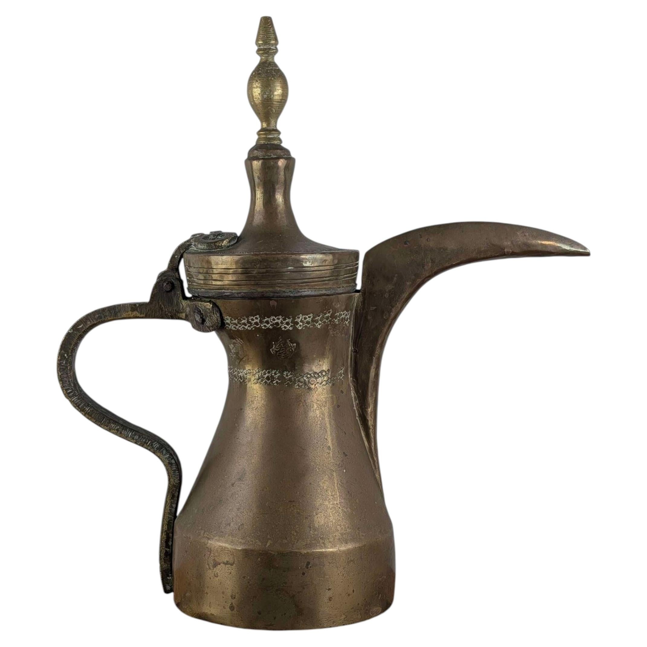 Cafetière saoudienne en laiton et cuivre par Al Quorasheia