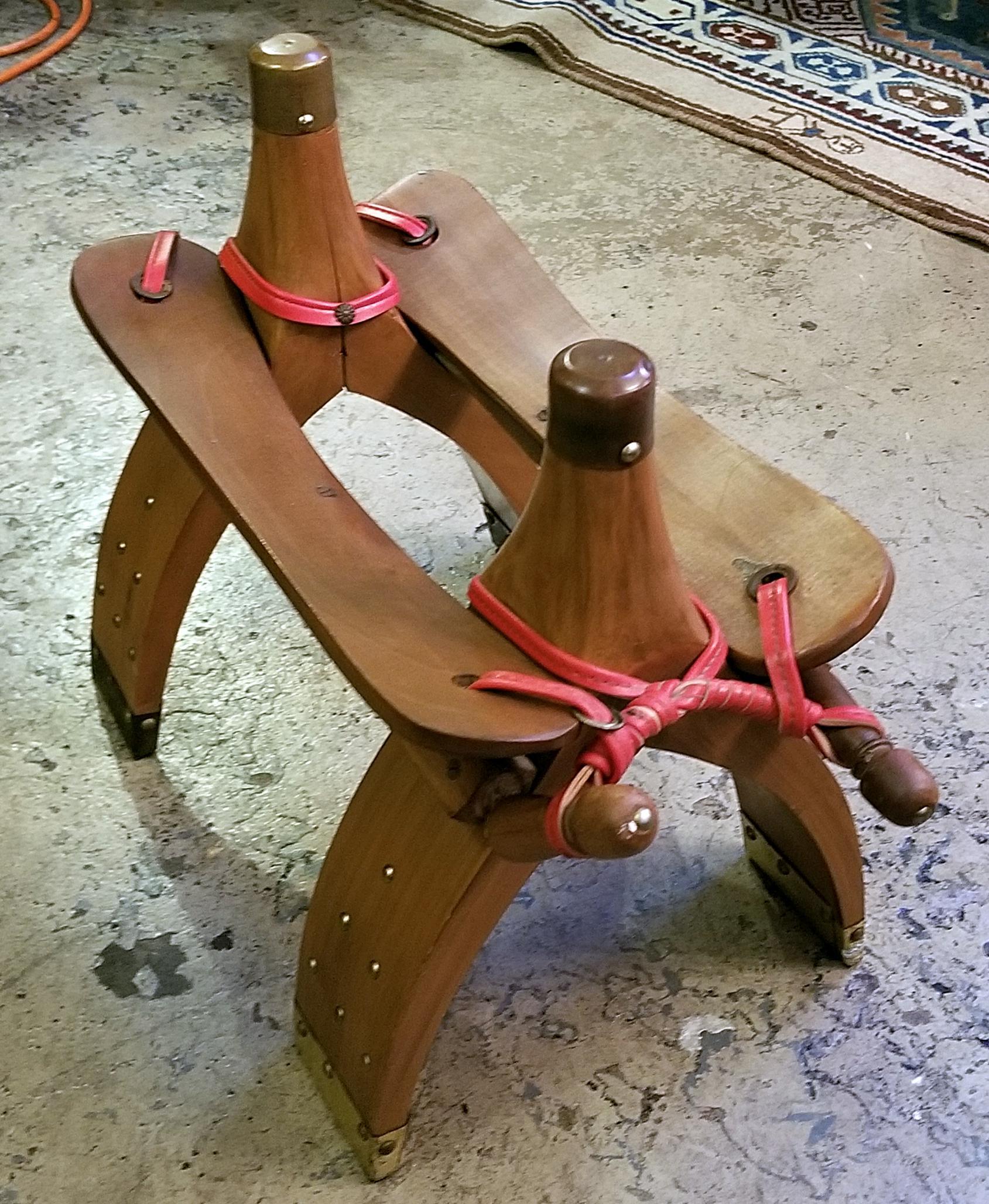 Fait main Saddle en camel d'Arabie Saoudite avec fouet en camel en vente