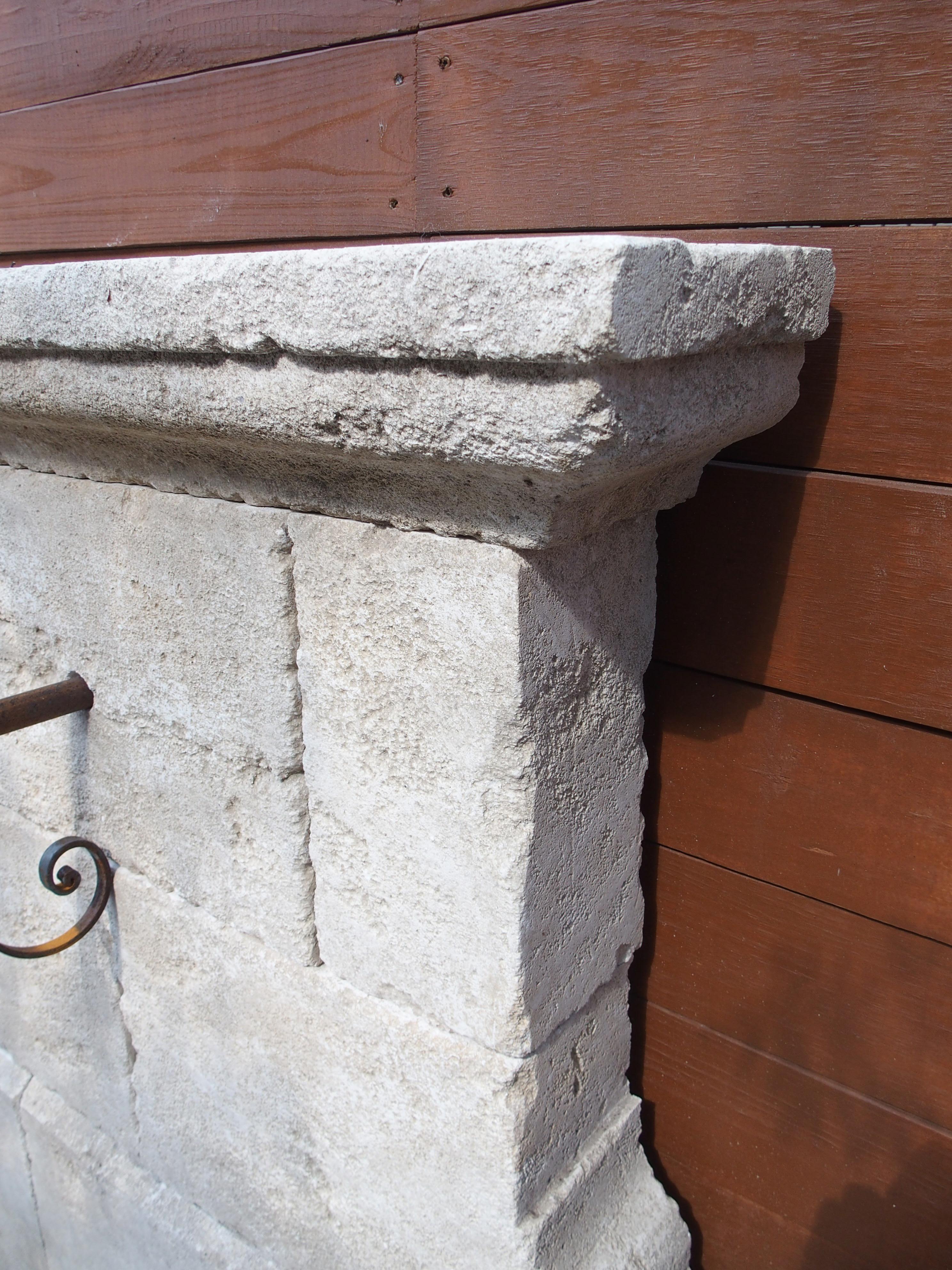 Ulteriori informazioni in arrivo...

Con una lunghezza di oltre due metri, questa fontana a muro in pietra calcarea francese è un'aggiunta meravigliosa a qualsiasi paesaggio di grandi dimensioni.  Composta da 19 pezzi di pietra calcarea scolpiti a