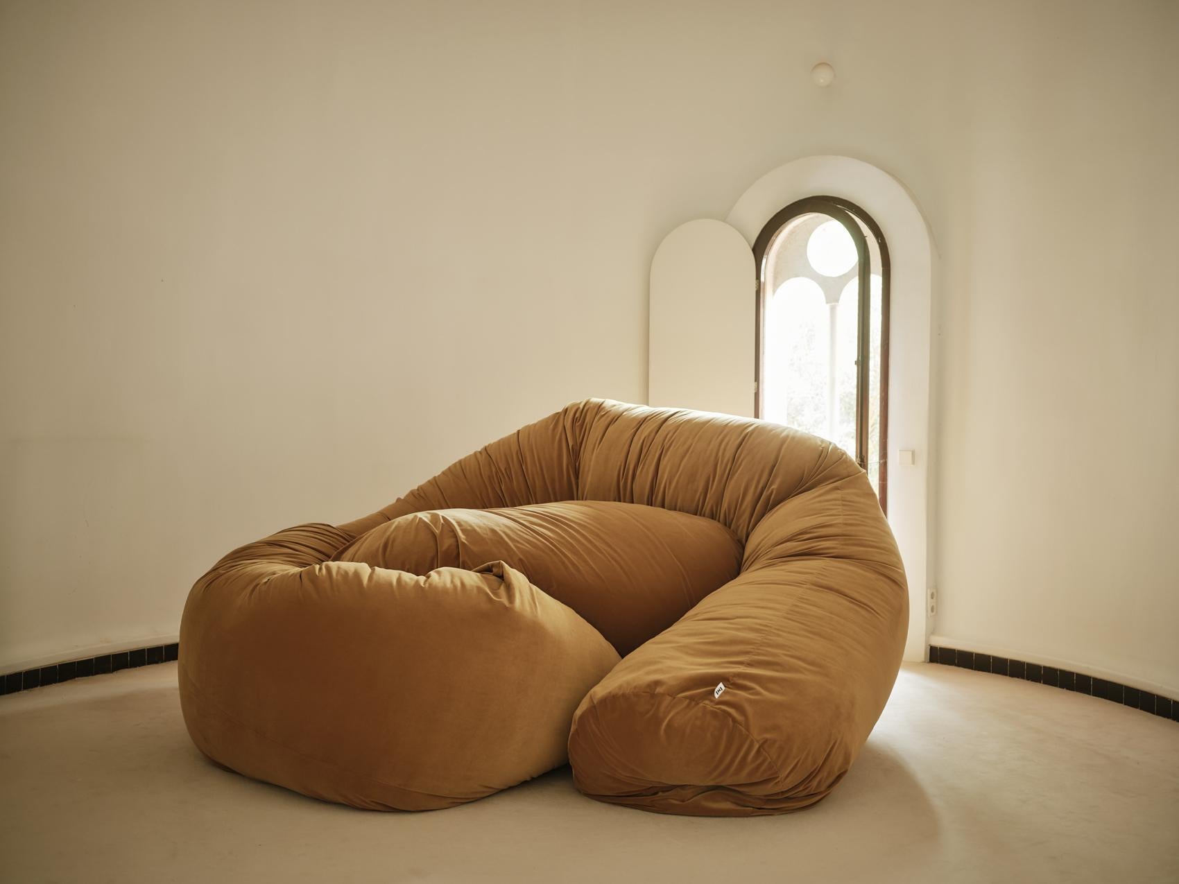 Espagnol Canapé Sausage, Willo Perron, 11M, Canvas, Beige en vente