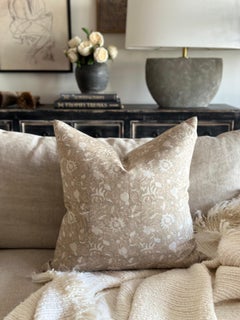Coussin en lin imprimé de blocs floraux Sausalito avec insert de plumes de duvet