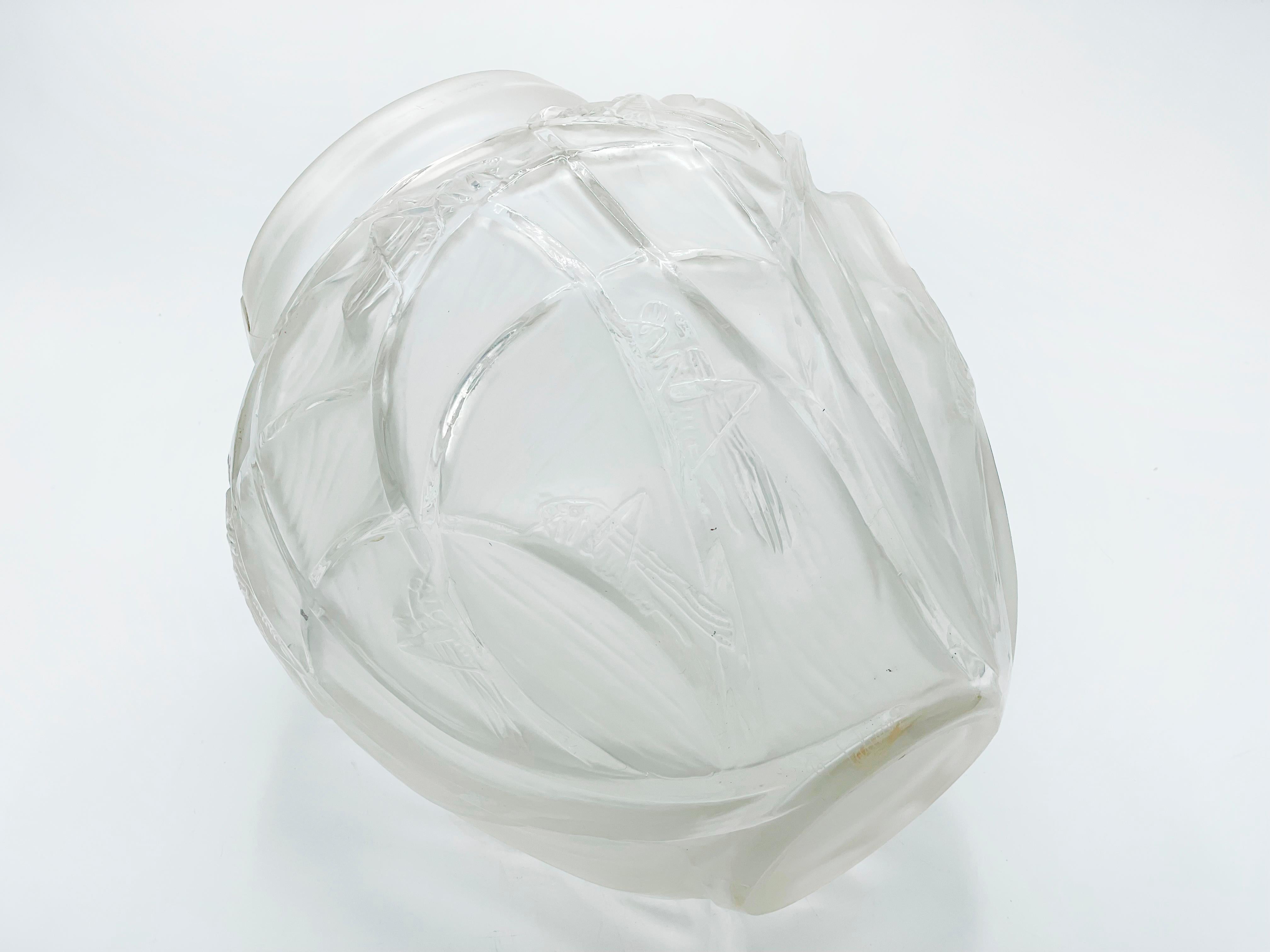 Vase Sauterelles de René Lalique Bon état - En vente à Autonomous City Buenos Aires, CABA