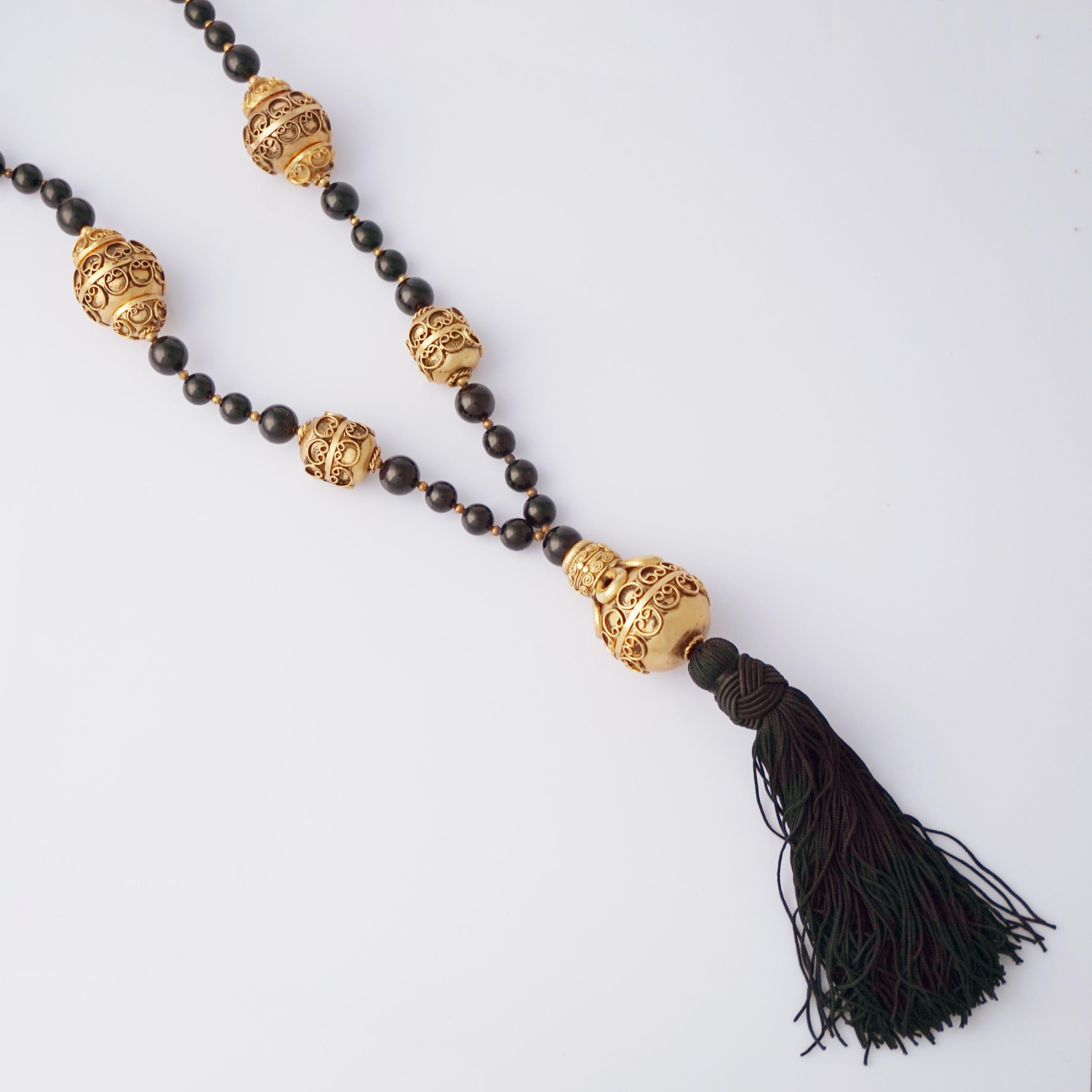 - Vintage item

- Collectible costume jewelry piece from the '70s

- 30