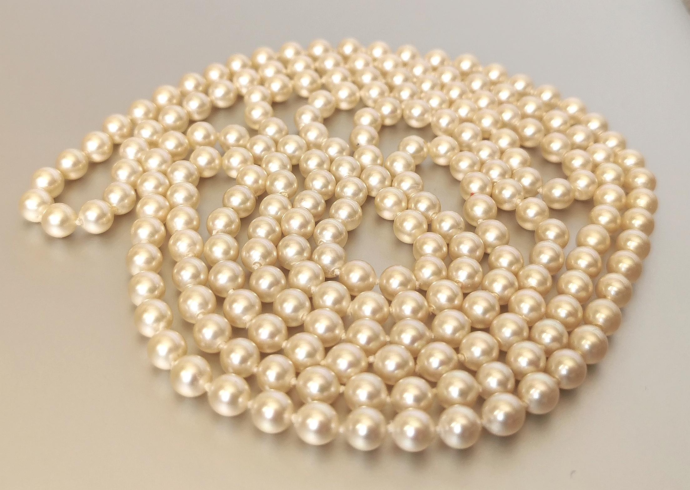 A must-have! Wear it as you like.
Sautoir Cultured Pearl Long Necklace. No clasp.
Total length: 55.12 inches (140.00 centimeters).