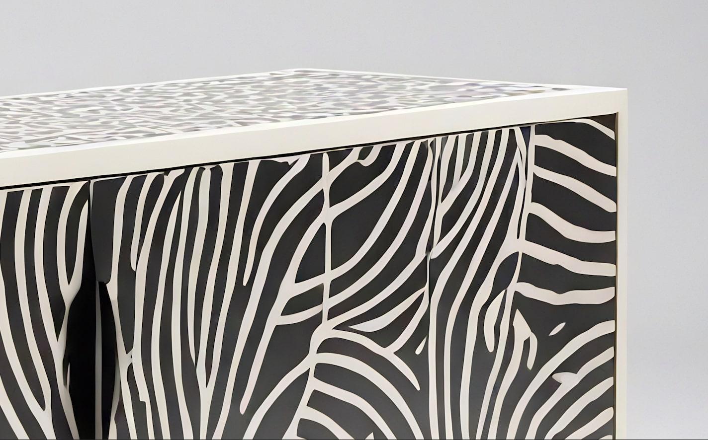 Consola multimedia Savanna en blanco y negro en Nuevo estado para la venta en New York, NY