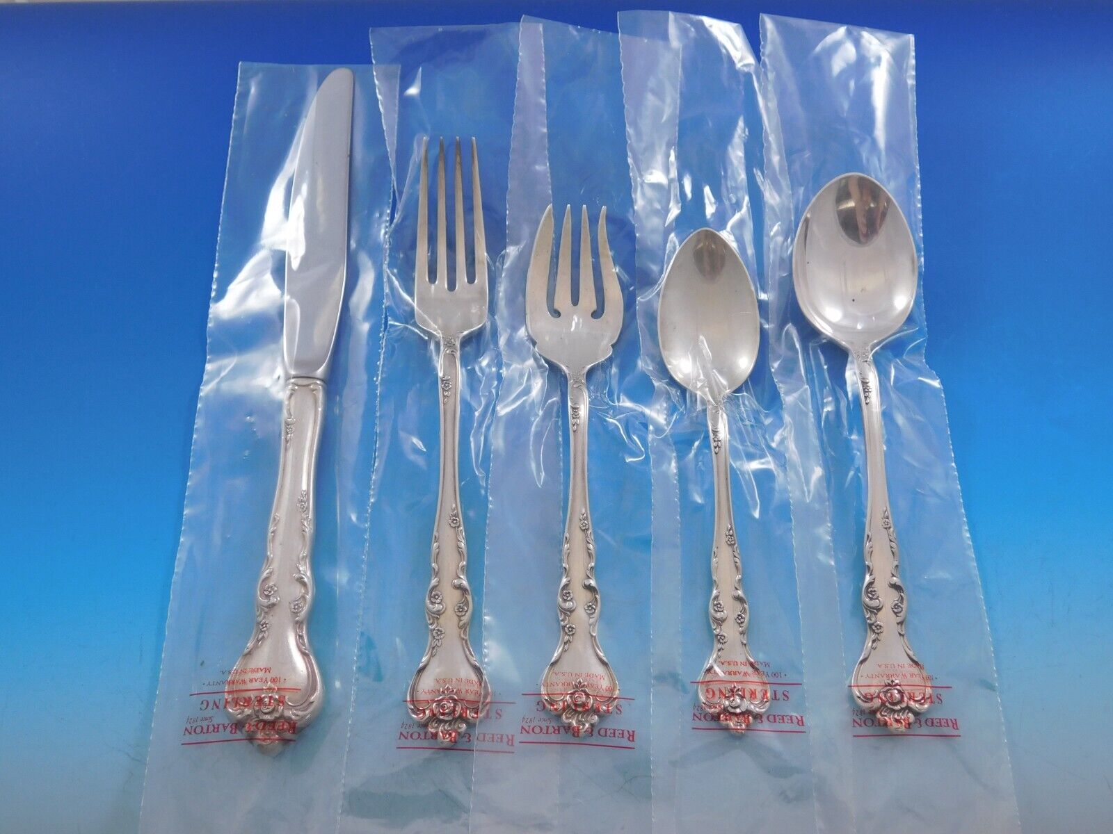 Unused Savannah by Reed & Barton sterling silver flatware set - 98 pieces. This pattern is elegant and timeless. This set includes:

18 knives, 9 1/8