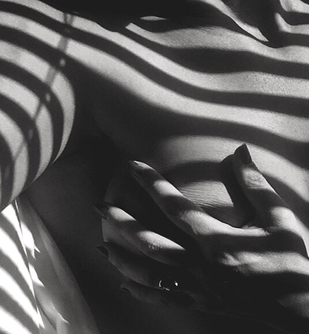 Savannah Spirit Feeling Hollyweird (Photographie nue en noir et blanc, B&W) 1