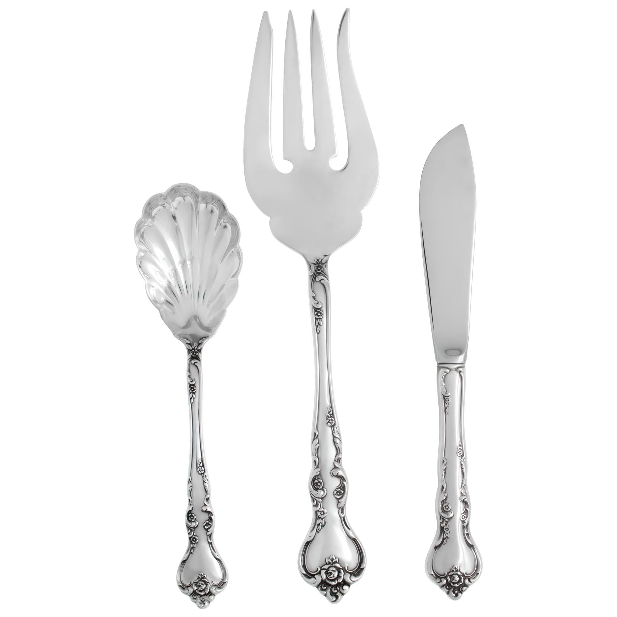SAVANNAH sterling flatware set patented in 1962 by Reed & Barton. Approx. 85 ounces troy of .925 sterling silver (counting stainless steel blade pieces as 1 ounce troy each). 5 Place setting for 12 + 3 serving pieces. PLACE SETTING: 12 dinner knfe
