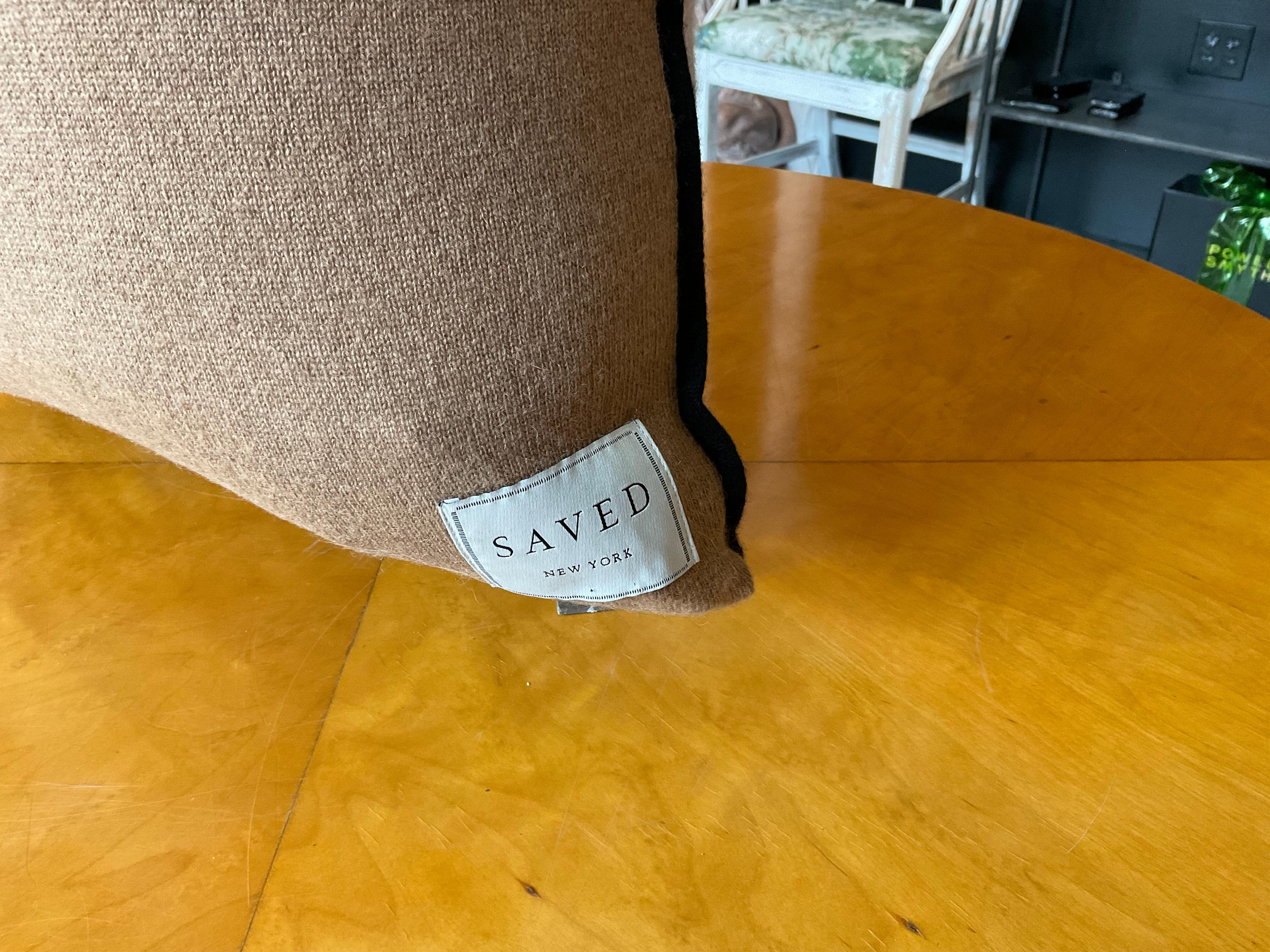 Saved Wayne Pate- Urn Pillow en vente 6