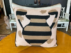 Saved Wayne Pate-Urnenkissen, geschnitzt