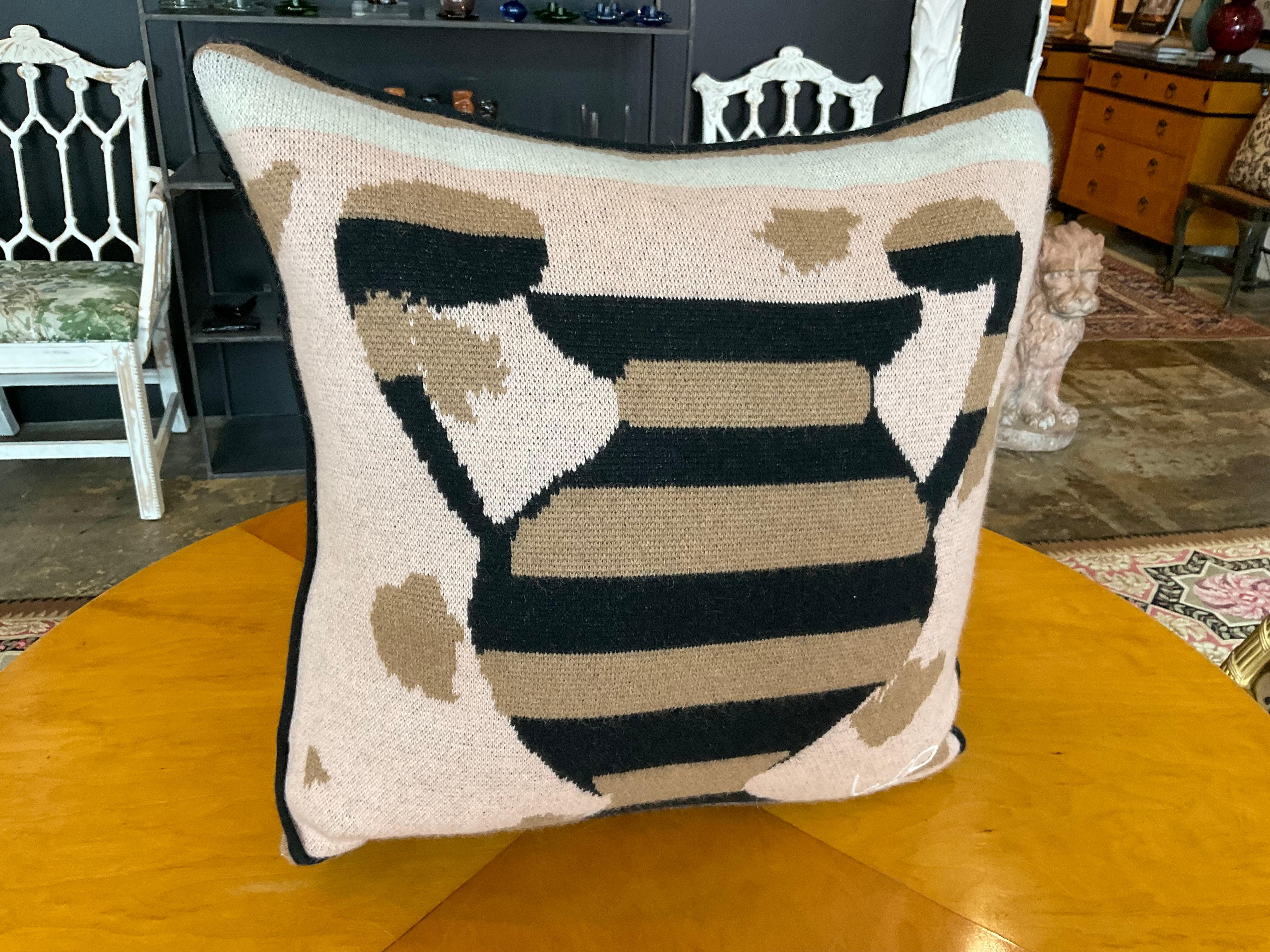 Saved Wayne Pate- Urn Pillow Neuf - En vente à Memphis, TN