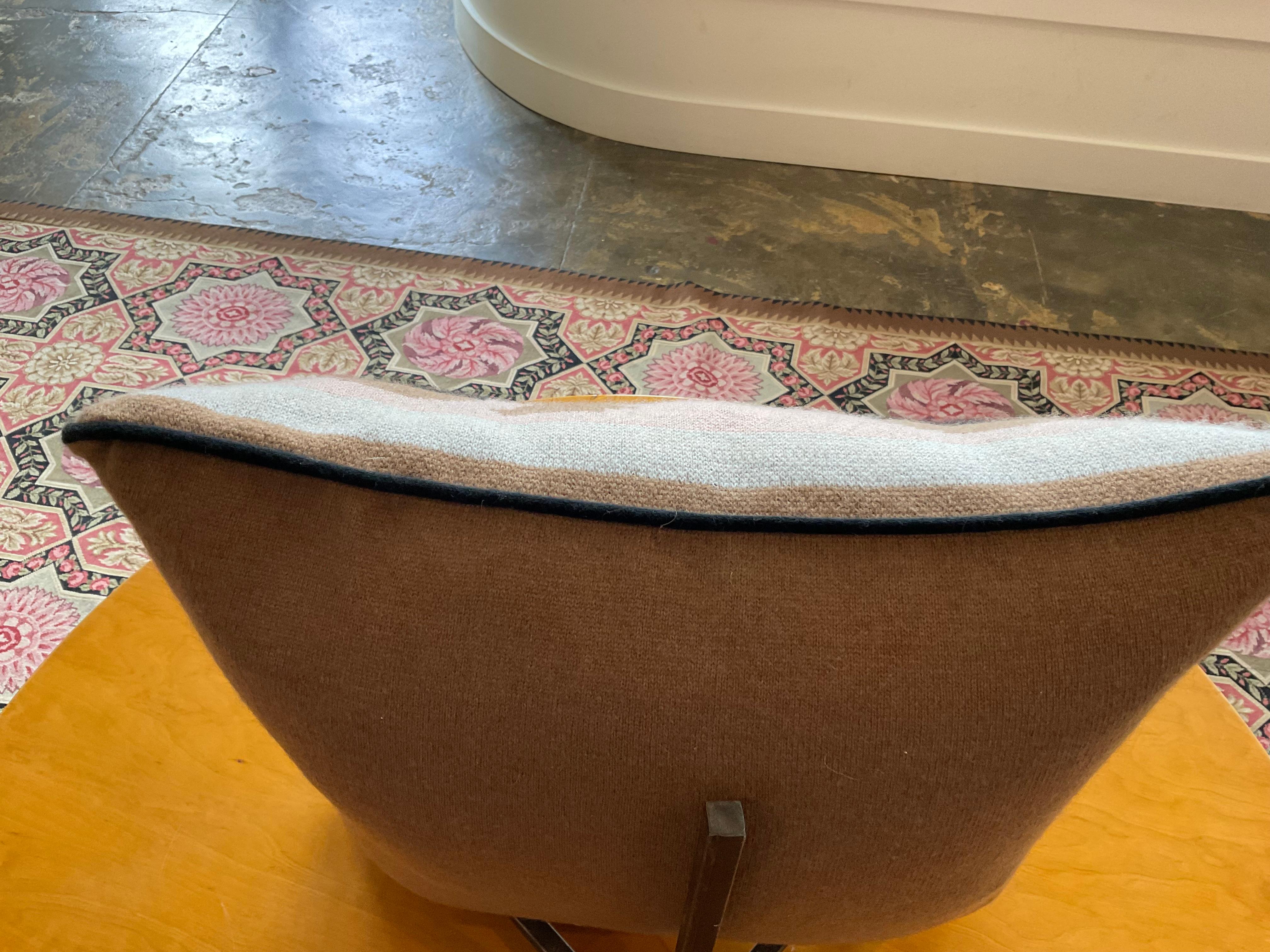 Laine Saved Wayne Pate- Urn Pillow en vente