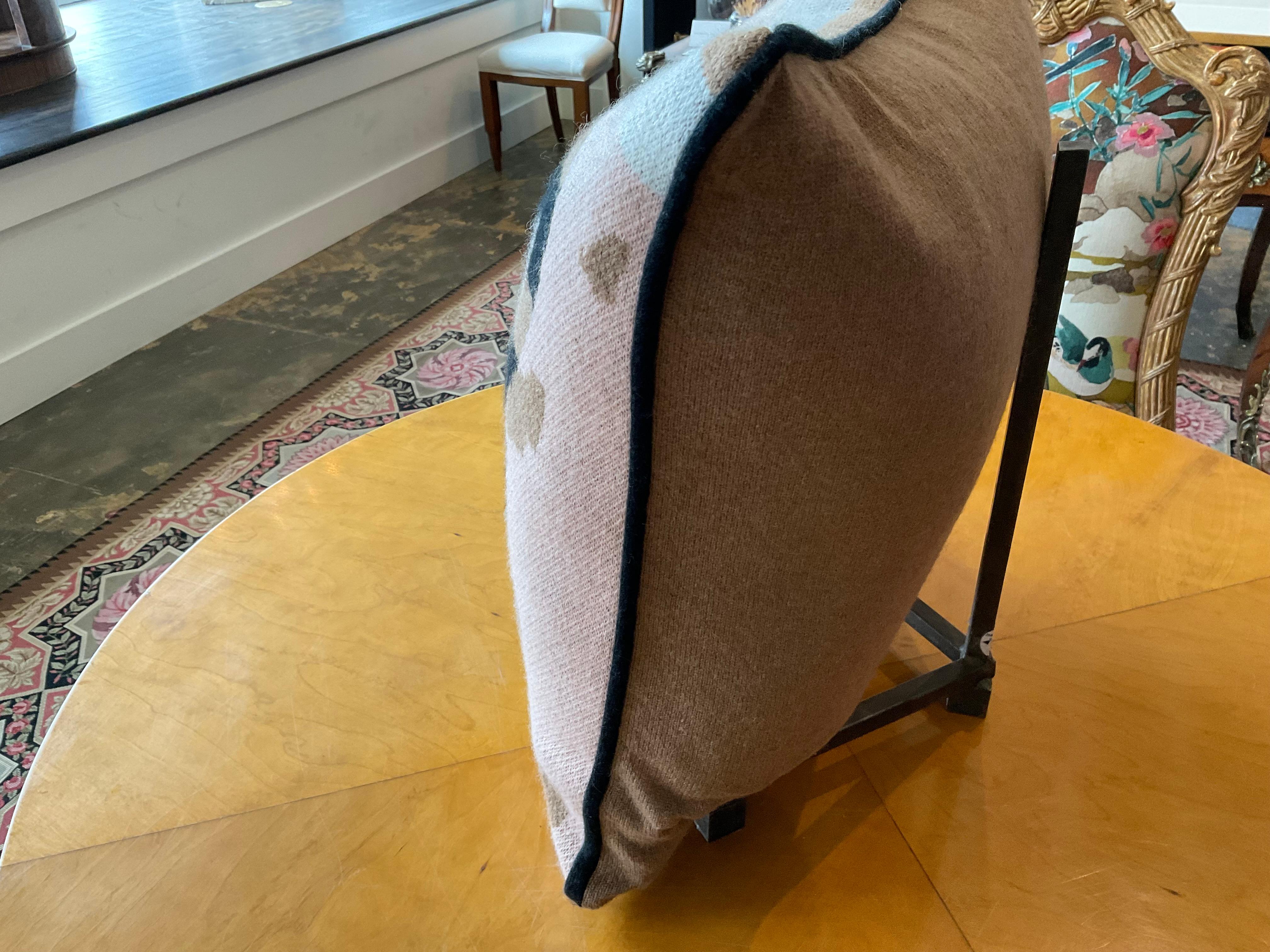 Saved Wayne Pate- Urn Pillow en vente 1