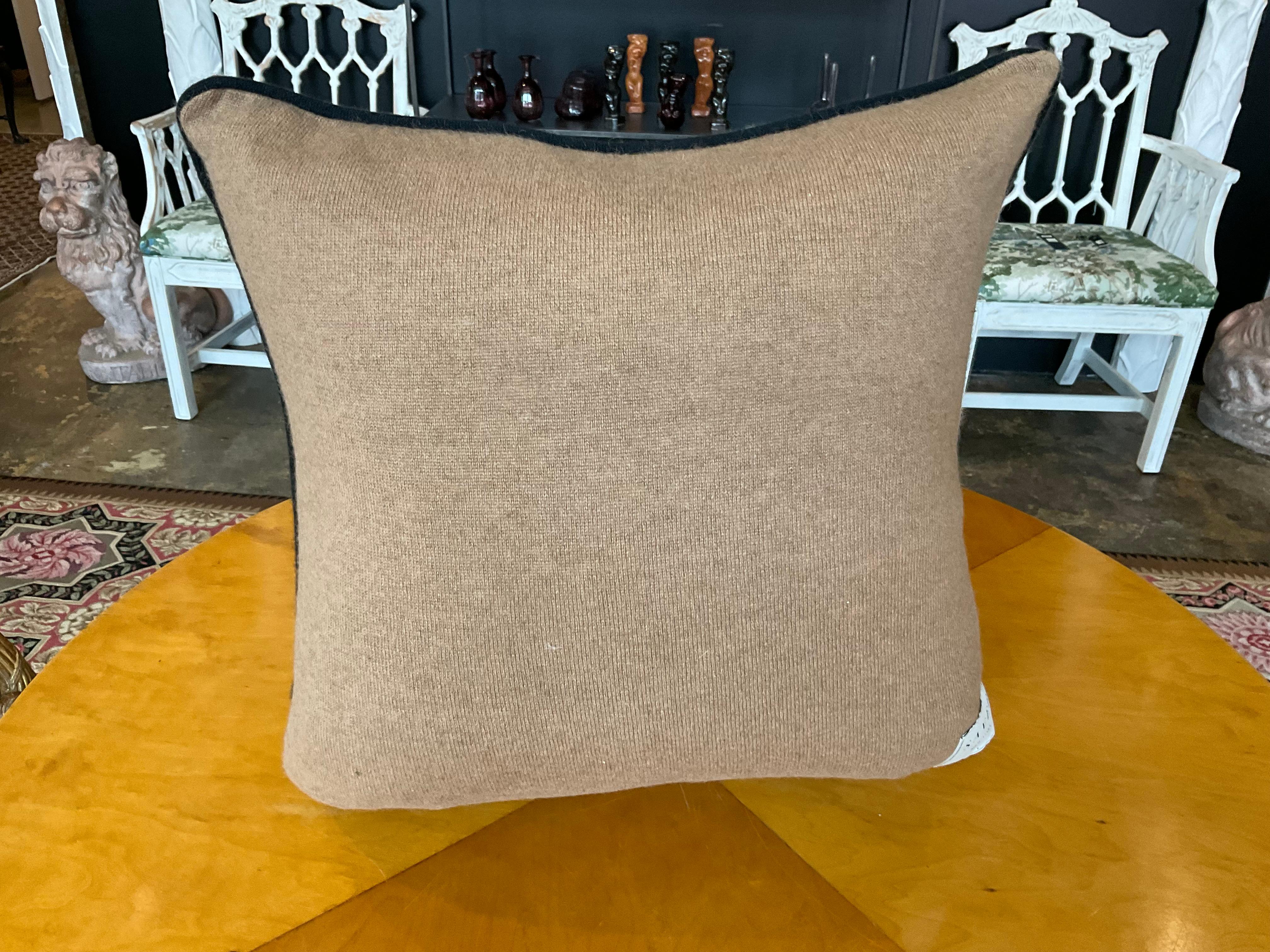 Saved Wayne Pate- Urn Pillow en vente 2