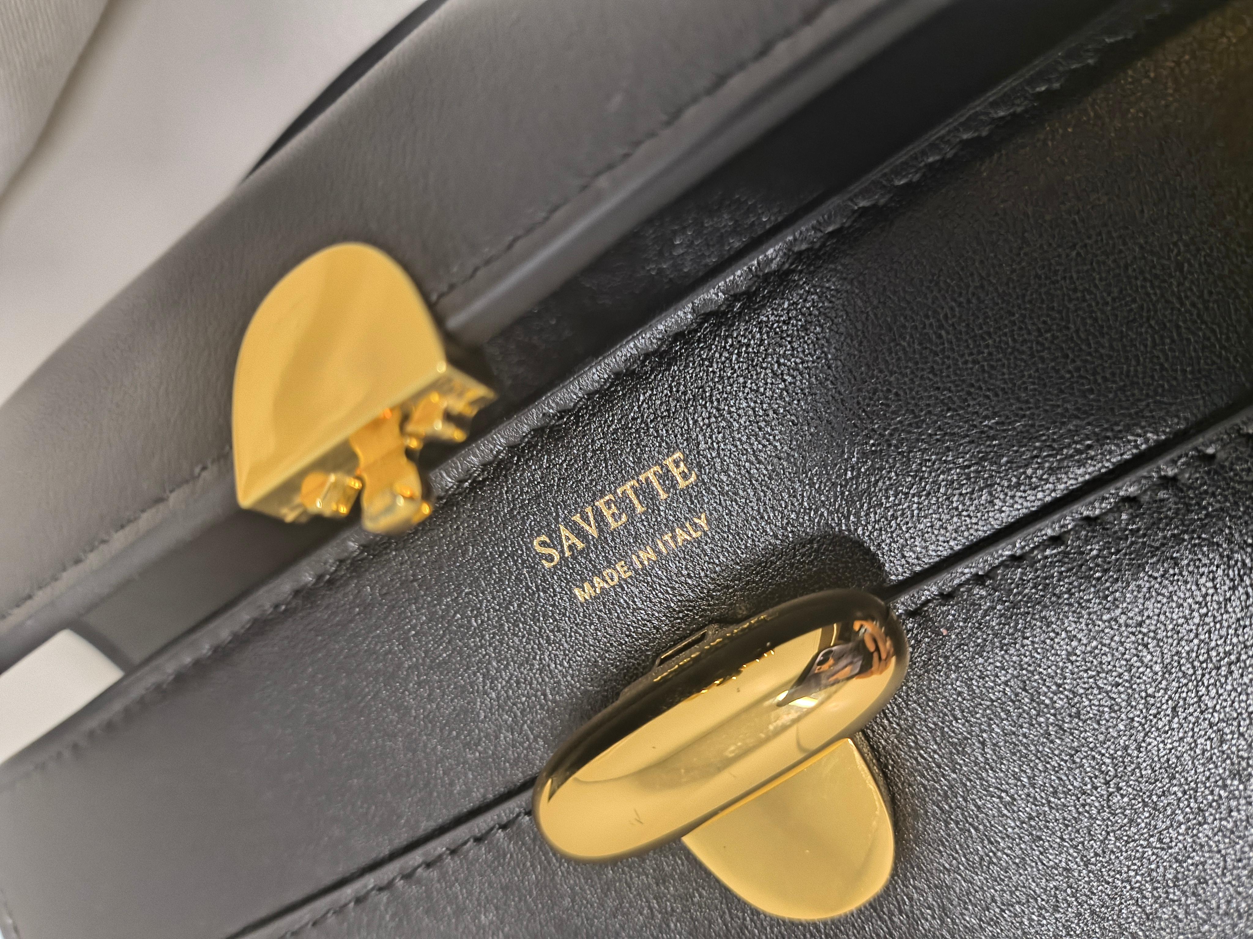 Pochette Savette Symmetry in pelle nera con manico superiore in vendita 1