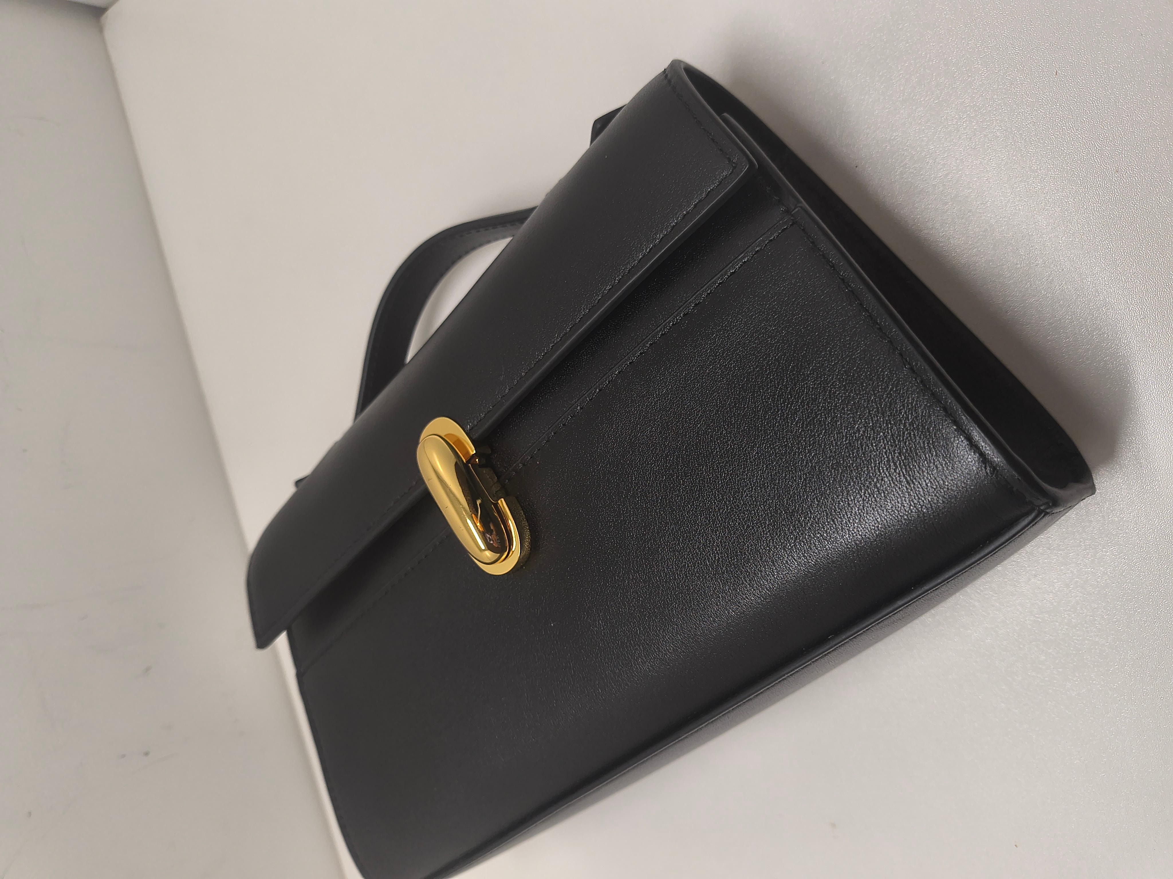 Pochette Savette Symmetry in pelle nera con manico superiore in vendita 2