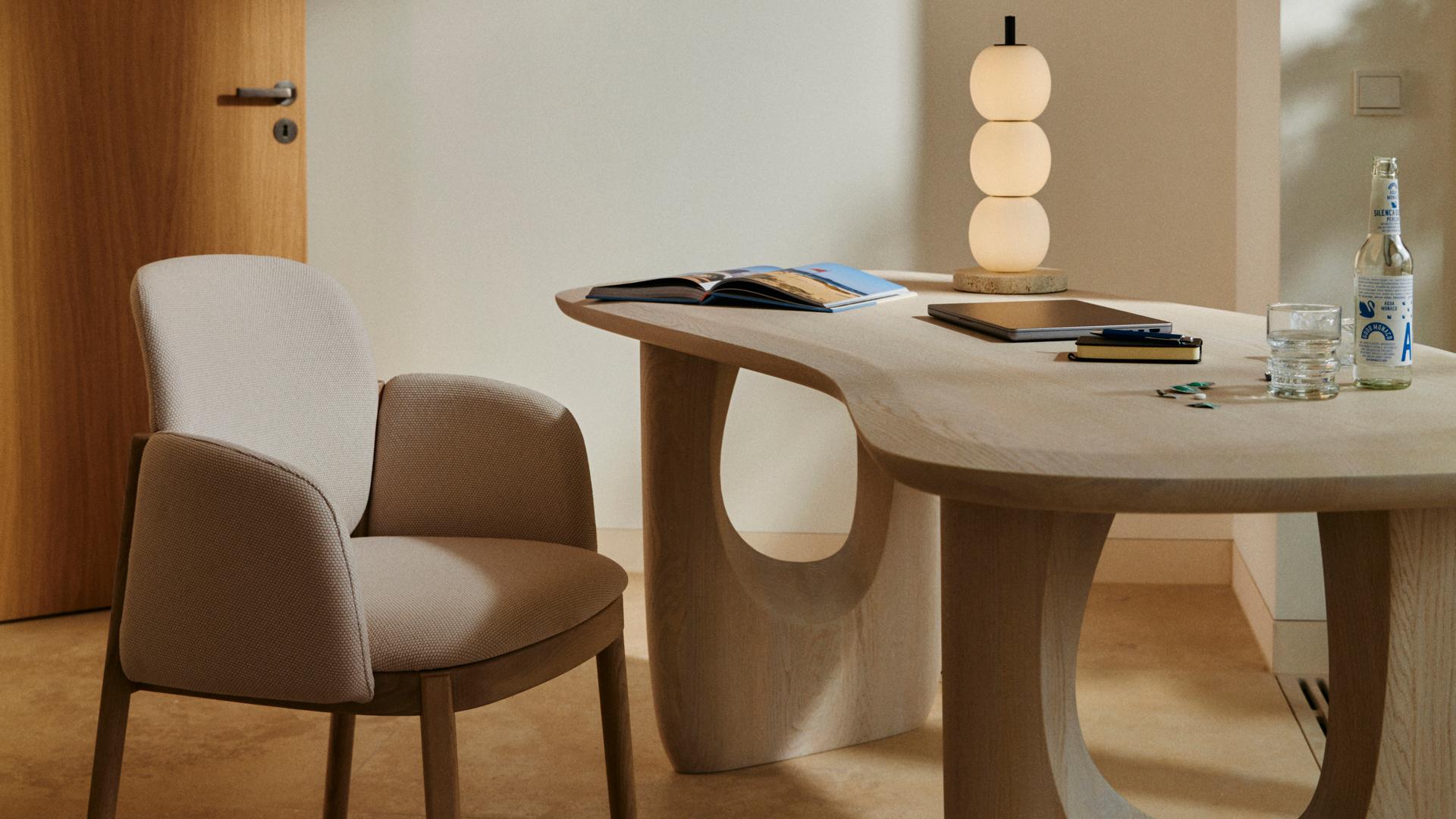Savignyplatz-Schreibtisch von Sebastian Herkner aus massivem Eichenholz im Angebot 4