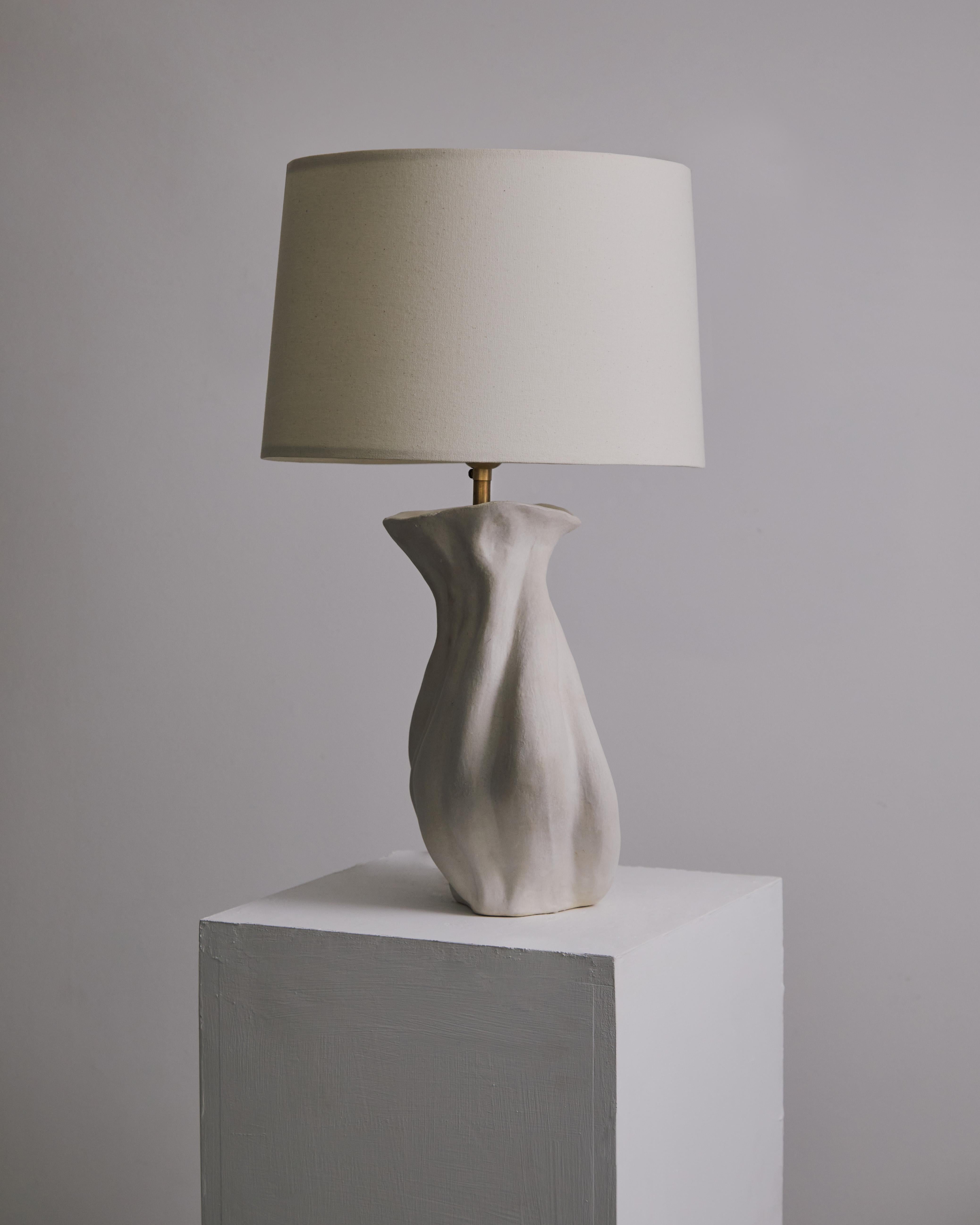 Lampe de table sculpturale Savin par Hanna Englund Ceramics Neuf - En vente à Rio de Janeiro, RJ