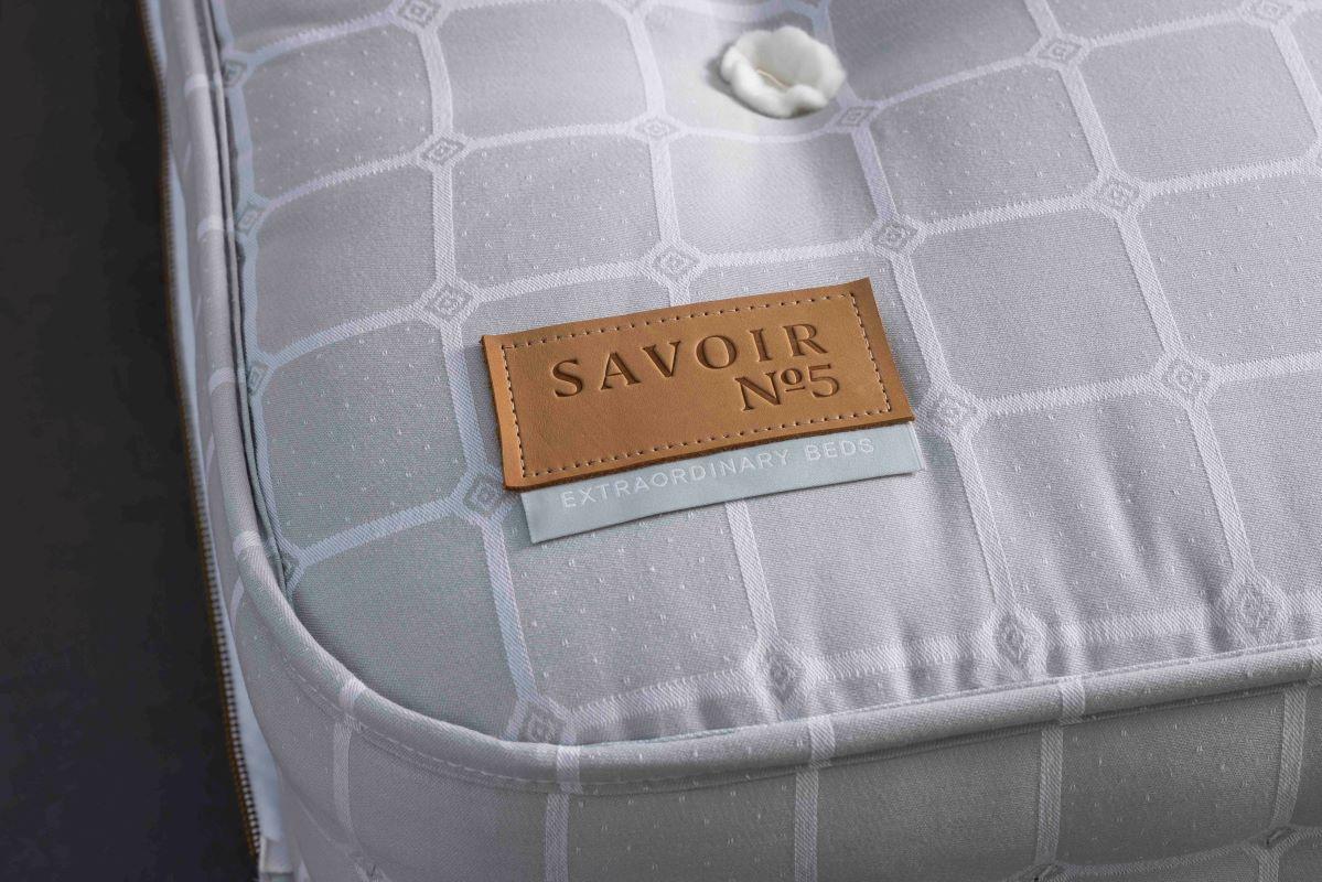 Savoir Cassie & Nº5 Bettset, Handgemacht in Wales, US Queen Size (Wolle) im Angebot