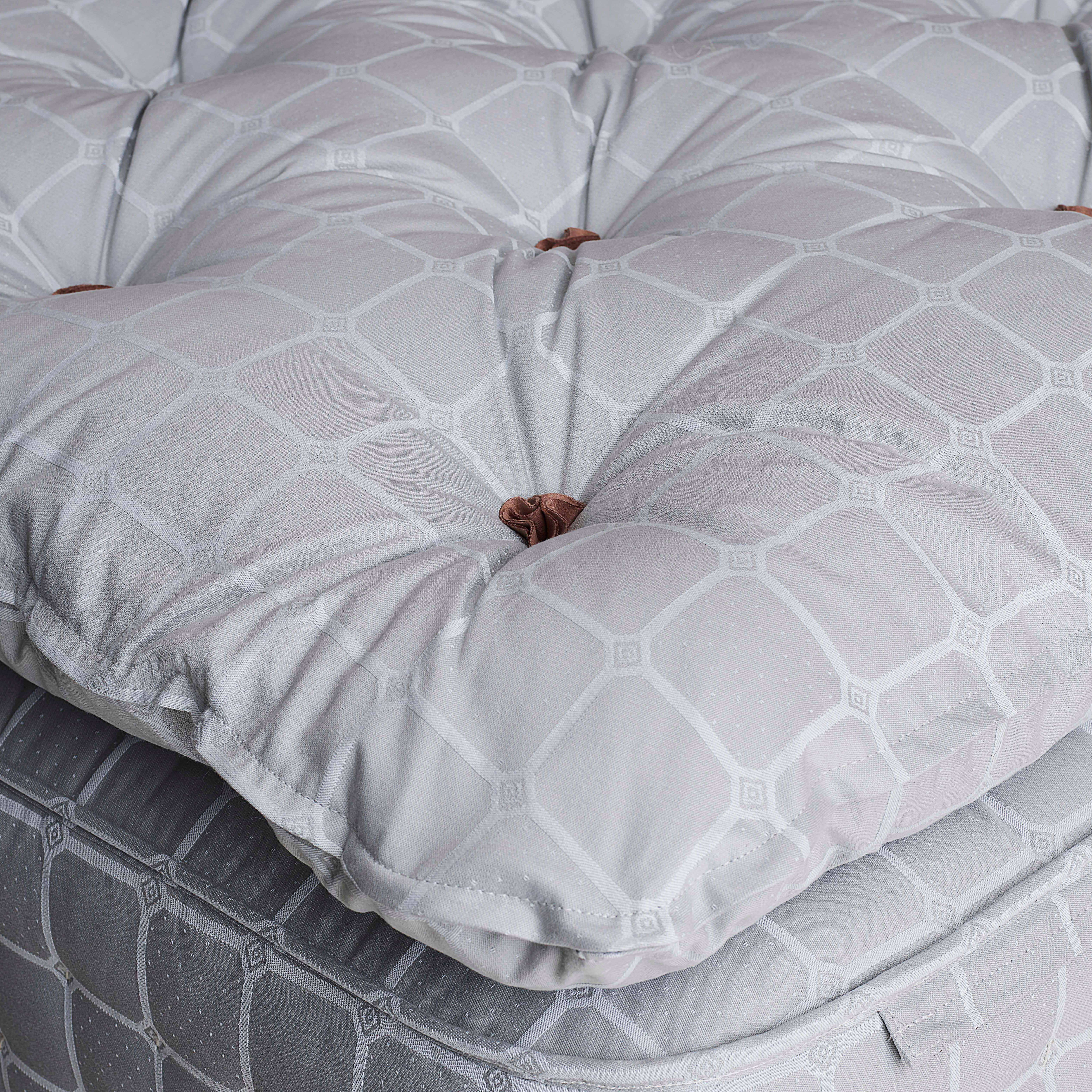 Hand-Crafted Savoir Felix Headboard with Jan van de Cappelle’s Art & Nº4 Bed Set, Queen Size For Sale