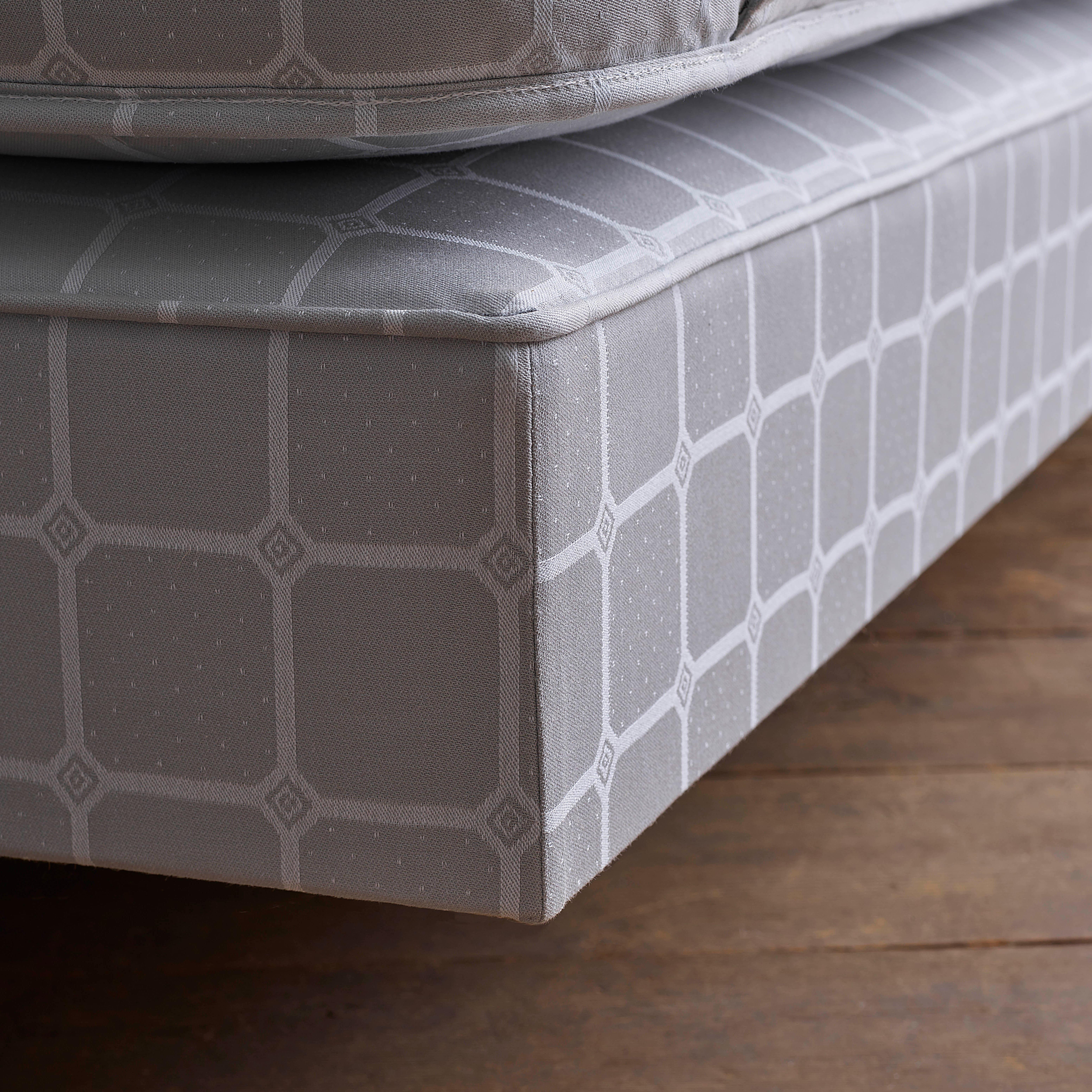 Savoir Grey Amelia & Nº4 Bed Set, Handmade in Wales, Queen Size In New Condition For Sale In London, GB