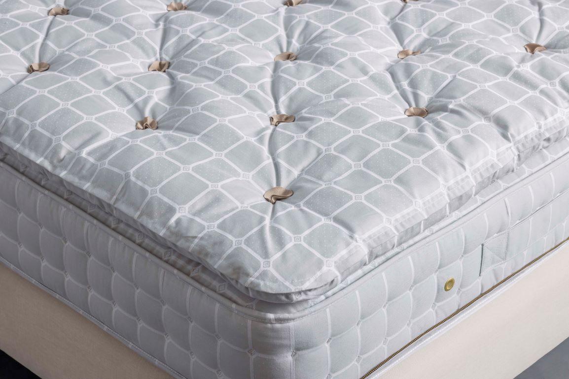 Modern Savoir Hudson & Nº5 Bed Set, Handmade to Order, US California King Size For Sale
