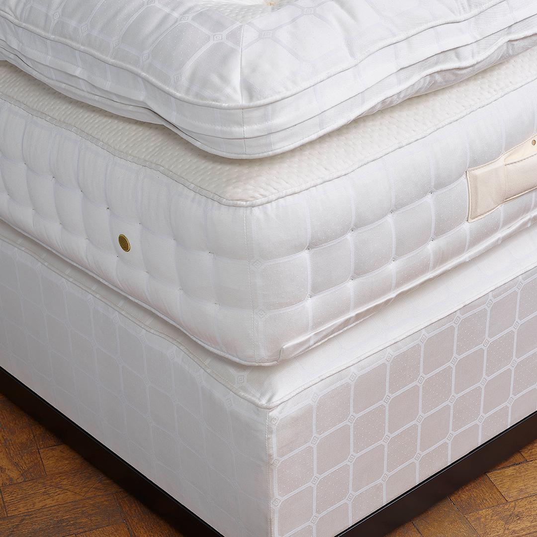 British Savoir Hugo Bed with Classic Buttoning & Bold Stripes, California King Size For Sale