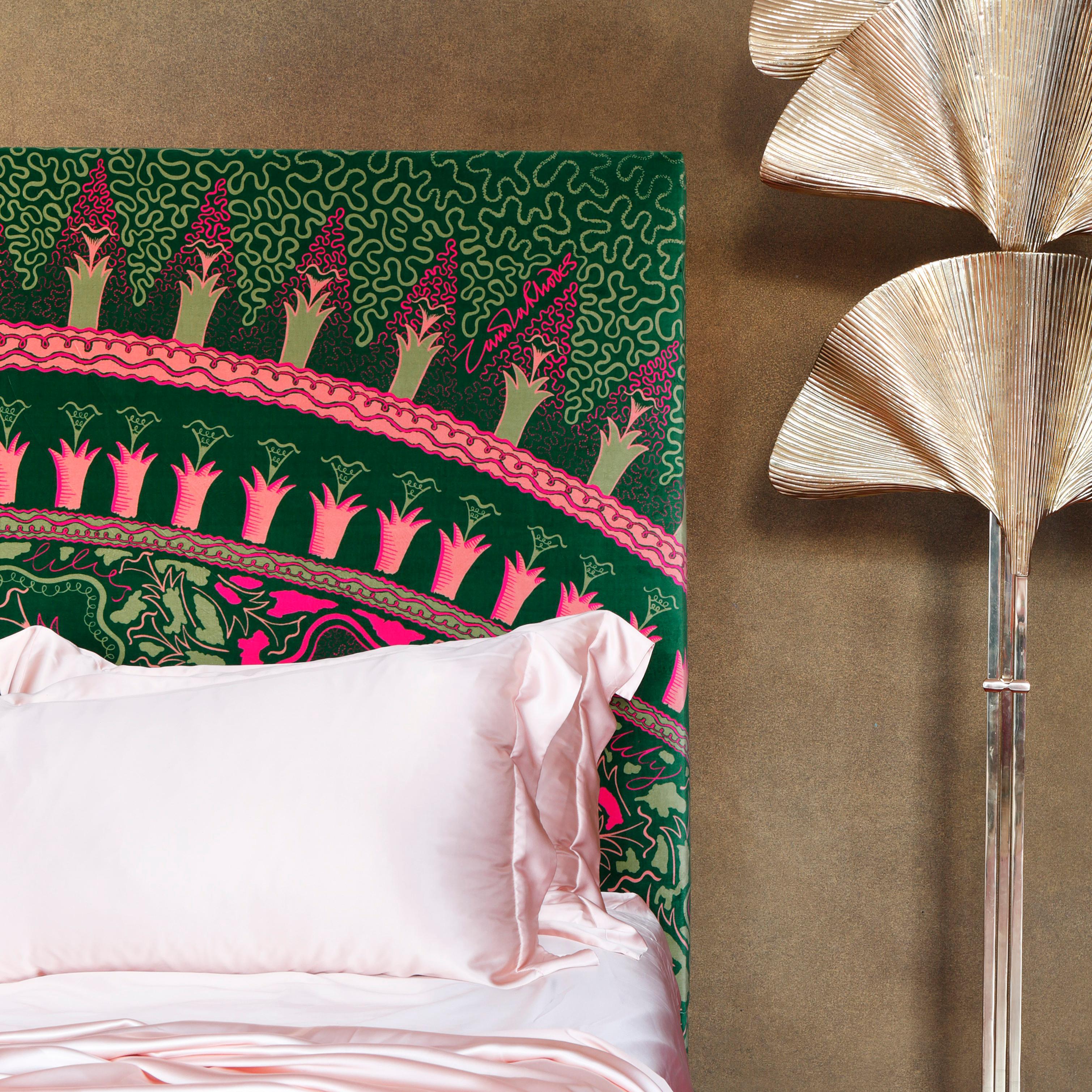 XXIe siècle et contemporain Tête de lit et lit Savoir Lilies N4, taille King Size Eastern, par Zandra Rhodes en vente