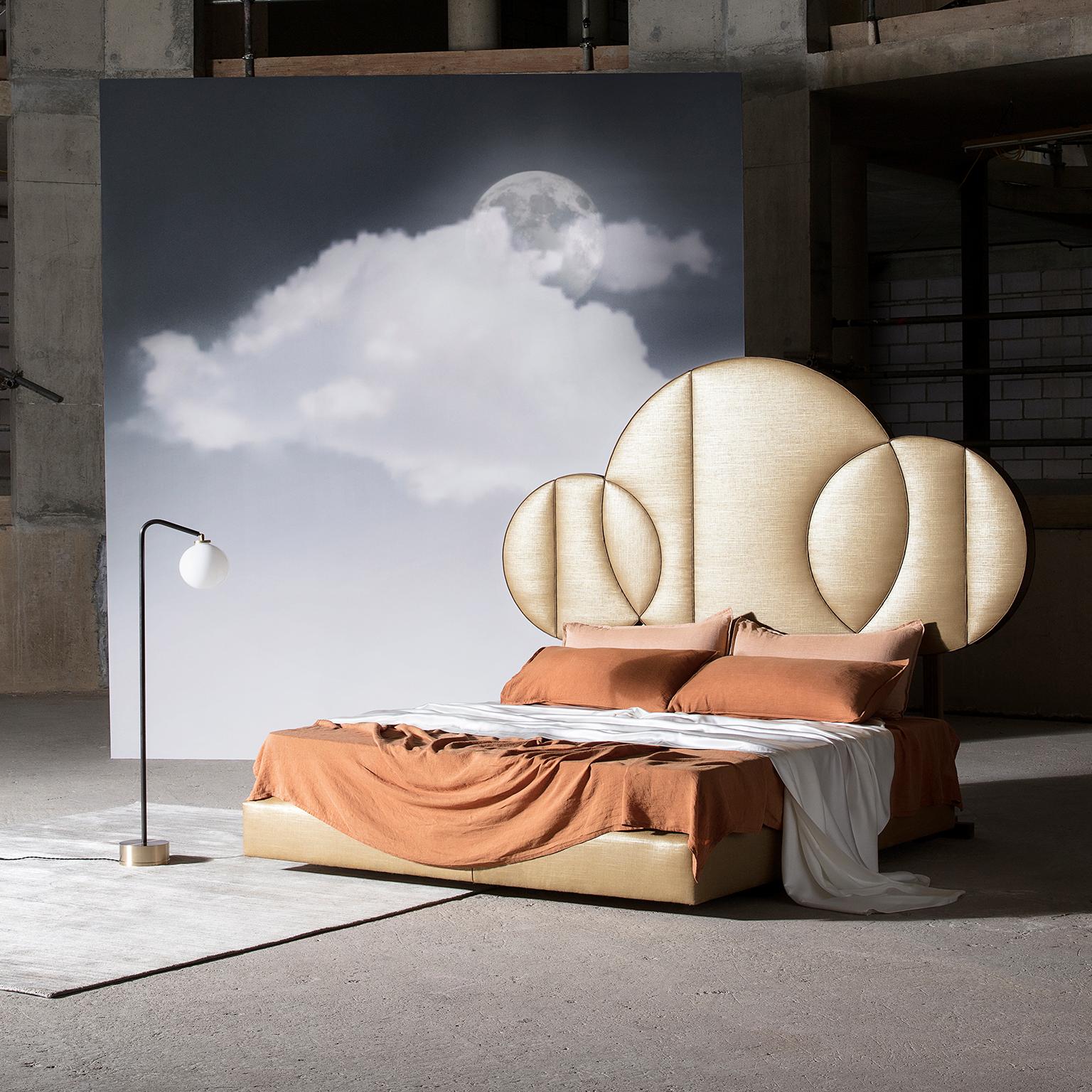 Developed in conjunction with Korean lifestyle designer, Teo Yang, the Savoir Moon bed is truly one of a kind. In East Asian folklore, the moon is thought to represent a symbol of luck and wealth. Teo’s design captures the movement of the moon, with