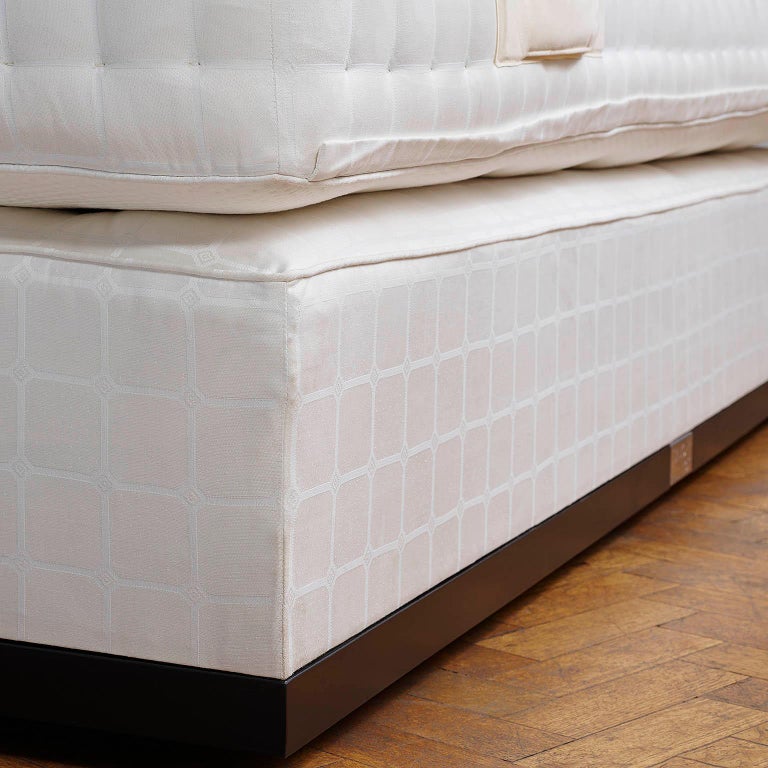 Handcrafted Savoir Nº1 Bed Set with Base, Mattress and Topper, US King