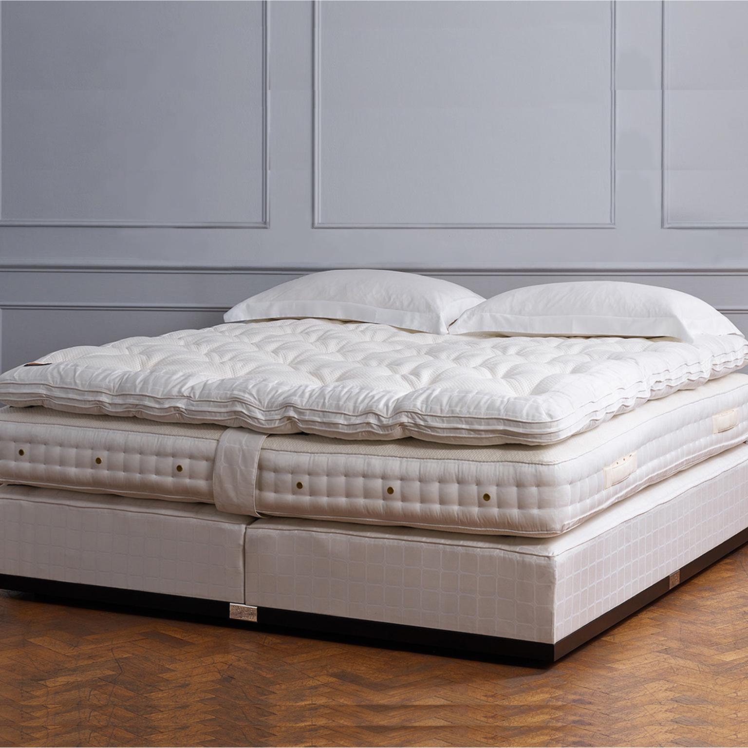 The pinnacle of over a century of bed-making expertise, requiring at least 120 hours of handcrafting, the Nº1 is the ultimate in luxury. Its foundation is a box spring base, crafted from the finest natural materials for optimum support - curled