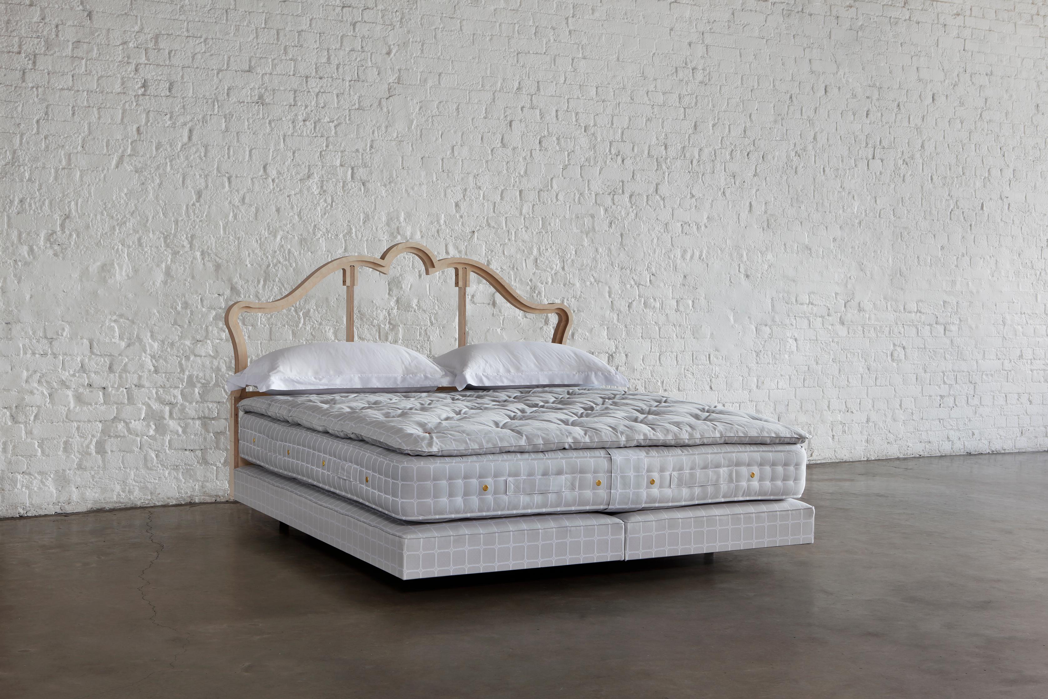 Uniting Savoir's time-honoured craftsmanship with ingredients harvested from nature, The Reformer is our vegan wonder bed. Certified by The Vegan Society, this variation on our Nº4 is created from the very finest plant-based materials and responds