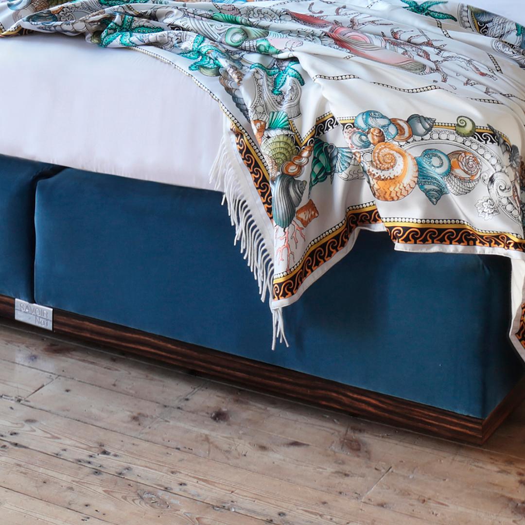 Hand-Crafted Savoir State Bed in Blue Velvet, Made to Order in London, California King Size For Sale