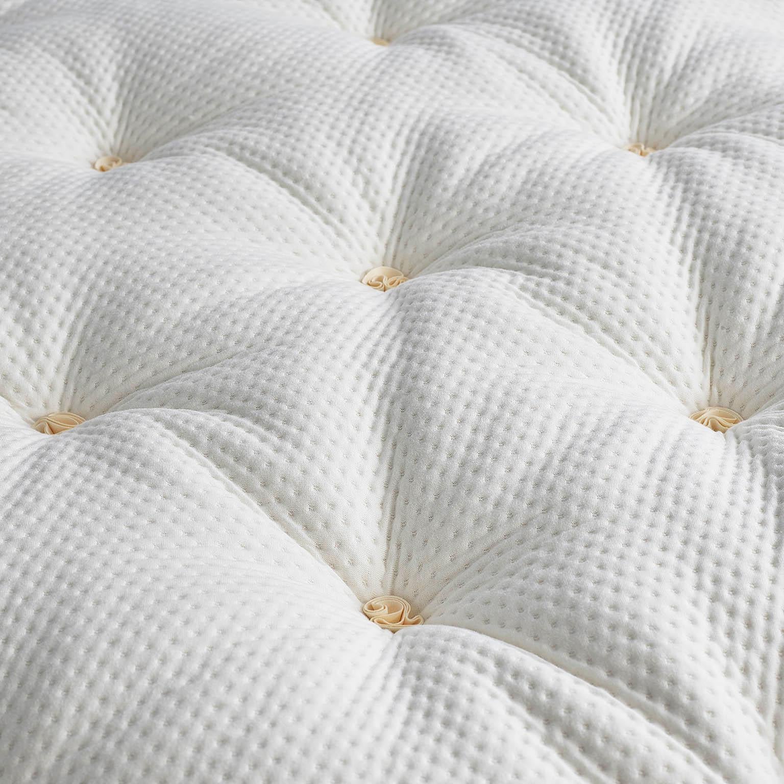 Savoir Traditional State Kopfteil & Nº1 Bettset, auf Bestellung gefertigt, US King Size (Samt) im Angebot