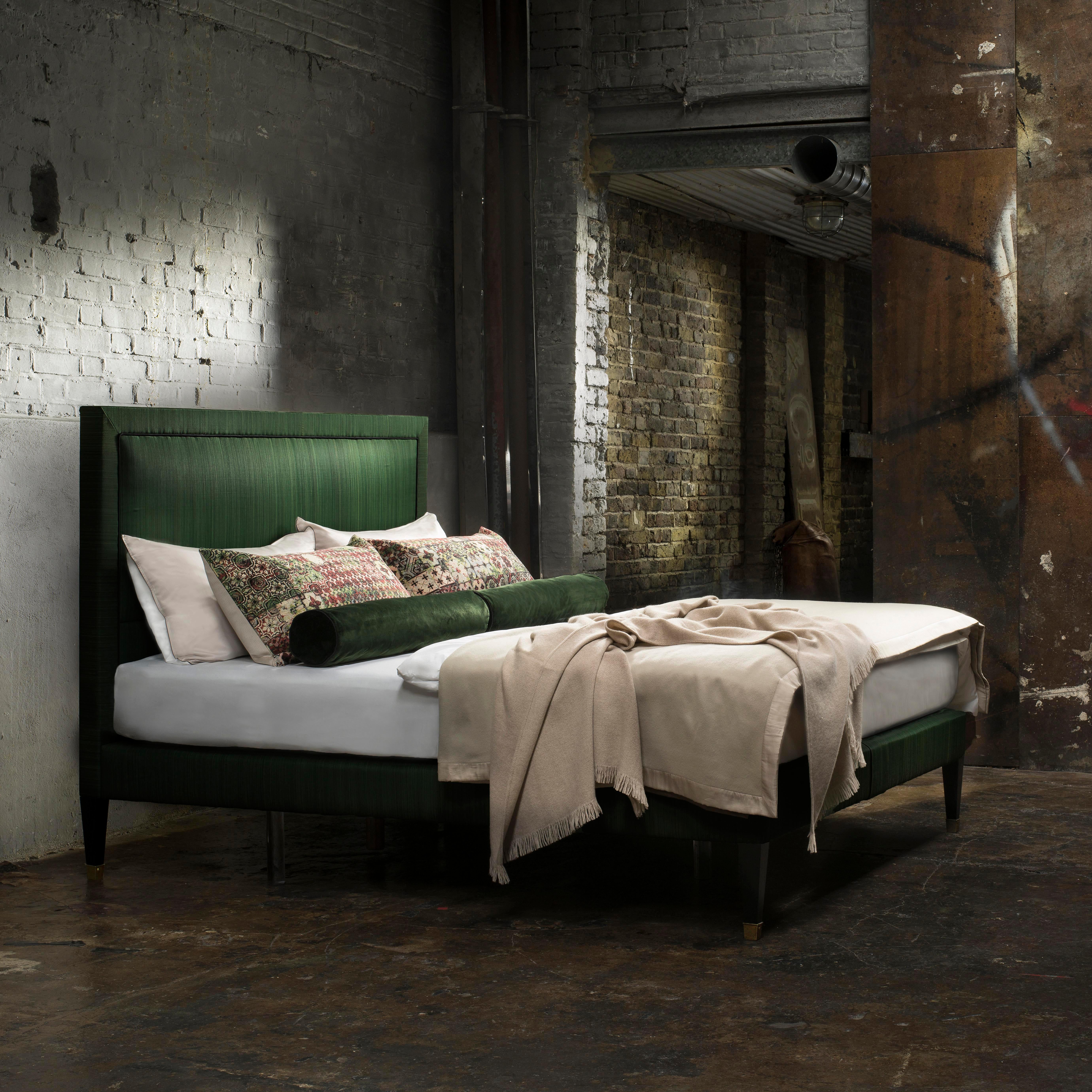 Hand-Crafted Savoir Virginia Headboard & Nº4 Bed Set, Handmade to Order, Queen Size For Sale